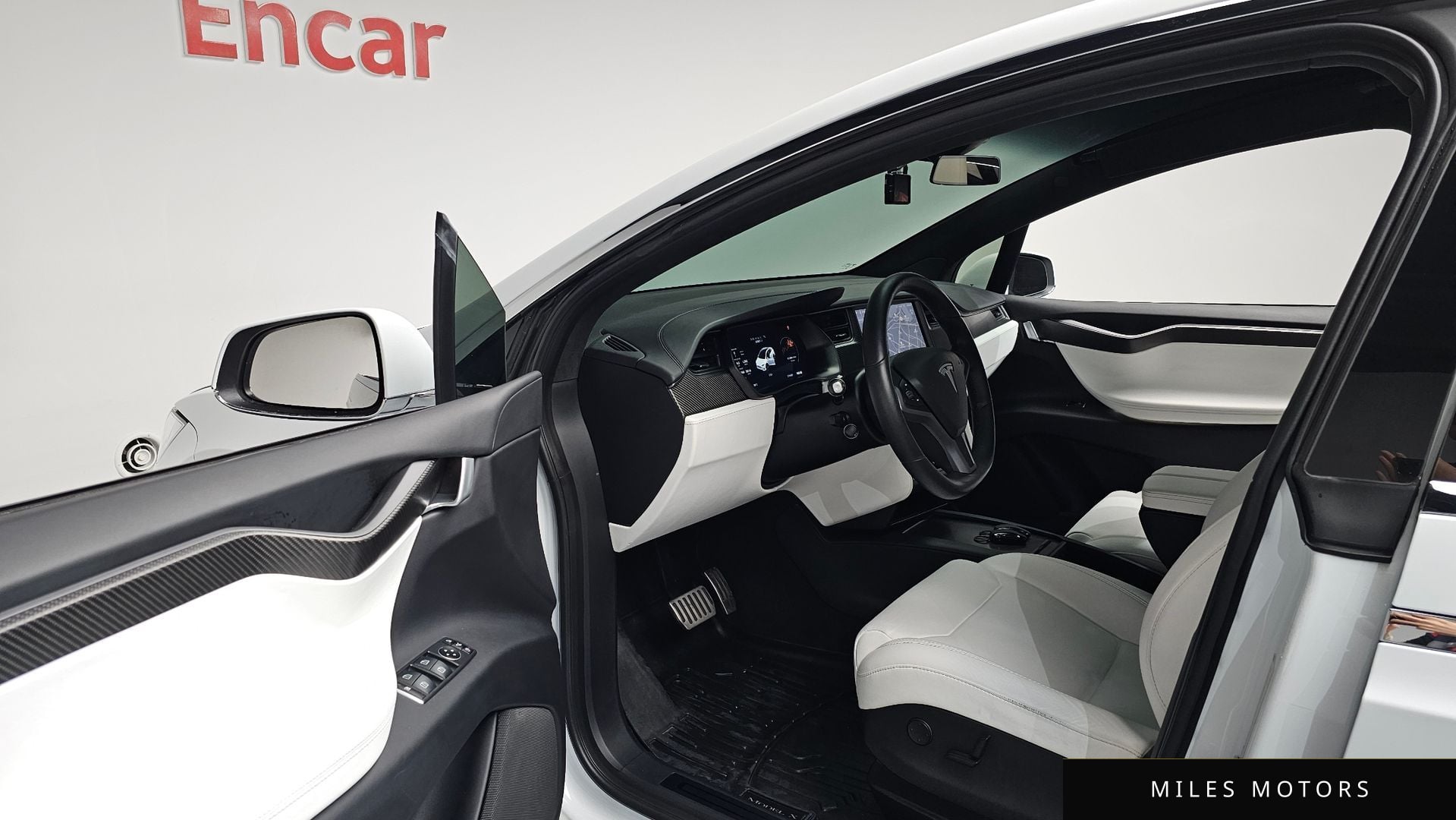 Tesla Model X 2018 — миниатюра 12
