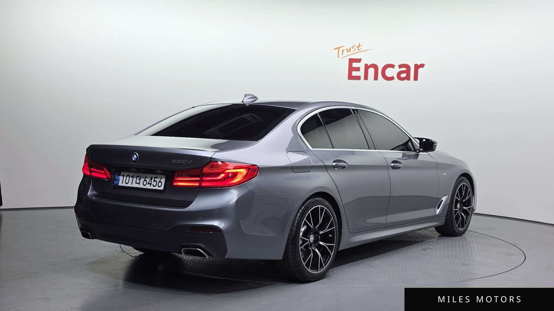 BMW 5 Series (G30) 2020 — миниатюра 2