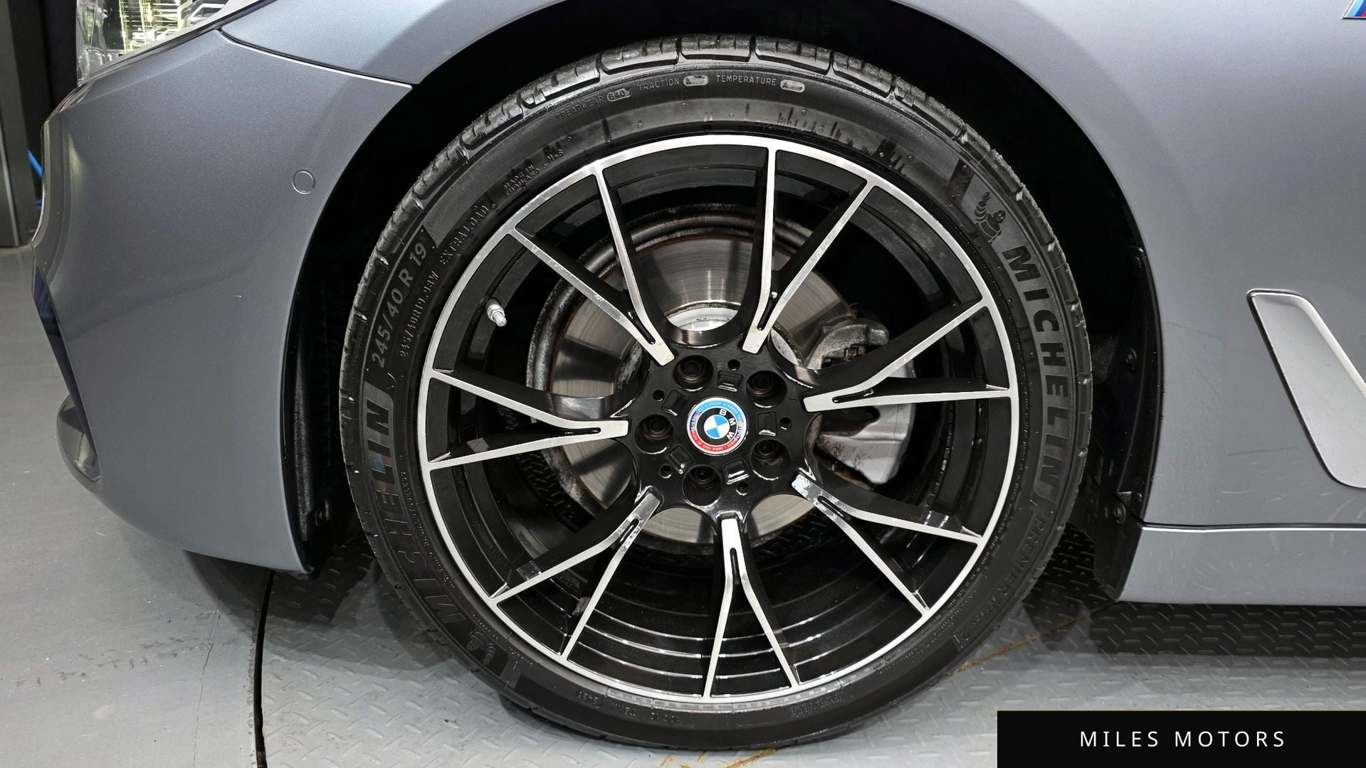 BMW 5 Series (G30) 2020 — миниатюра 5