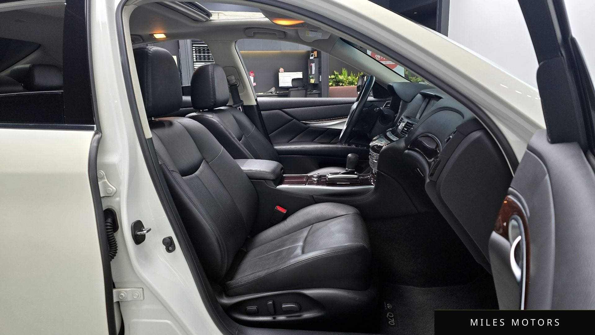 Infiniti Q70 2019 — миниатюра 11