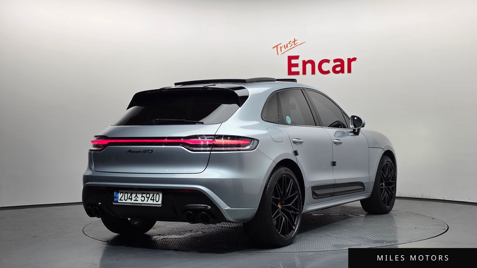 Porsche Macan 2022 — миниатюра 2
