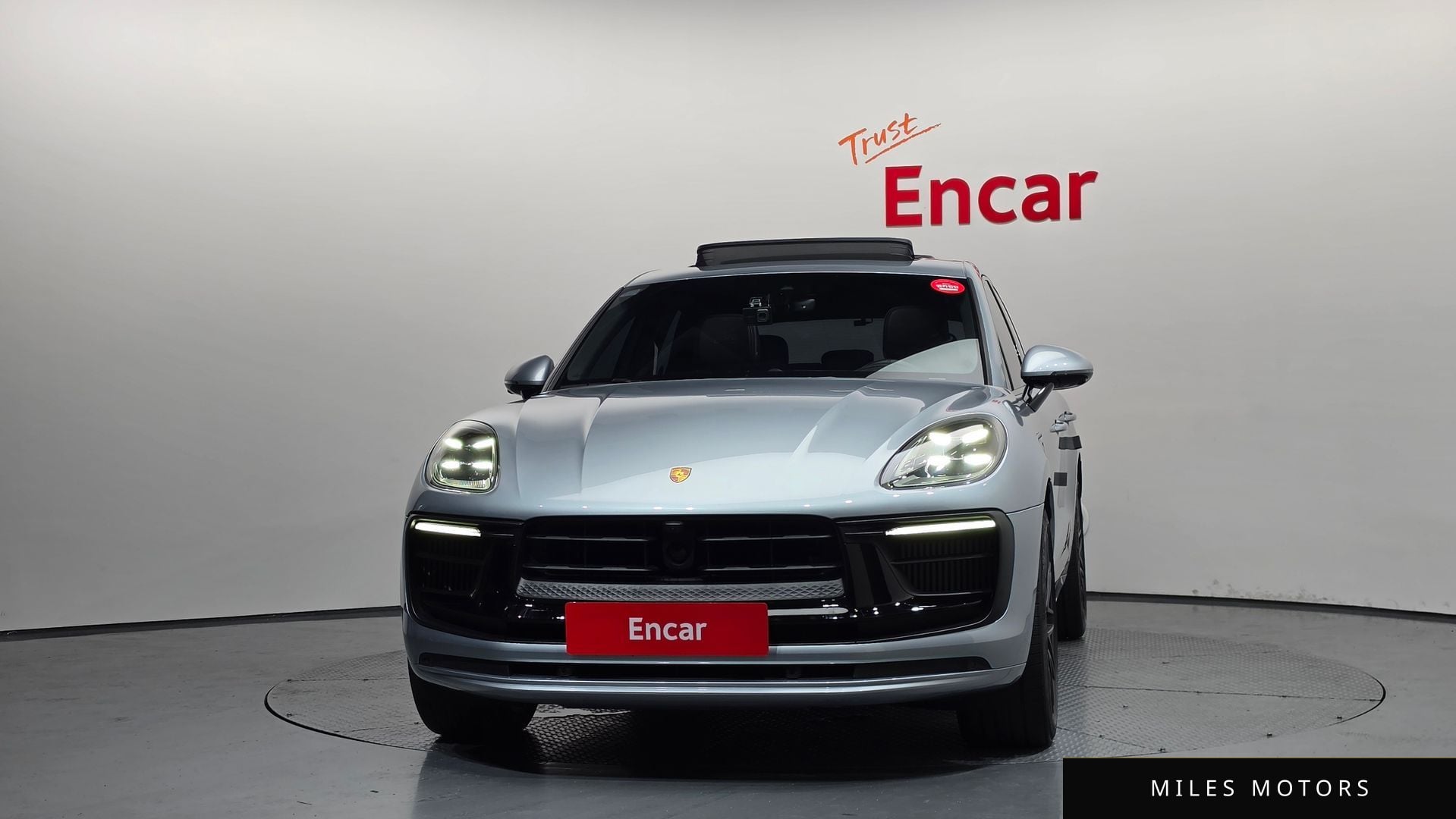Porsche Macan 2022 — миниатюра 3