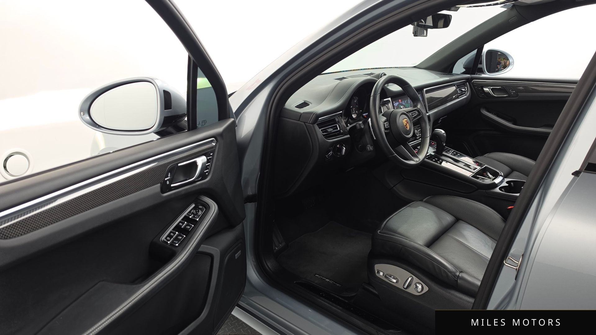 Porsche Macan 2022 — миниатюра 10