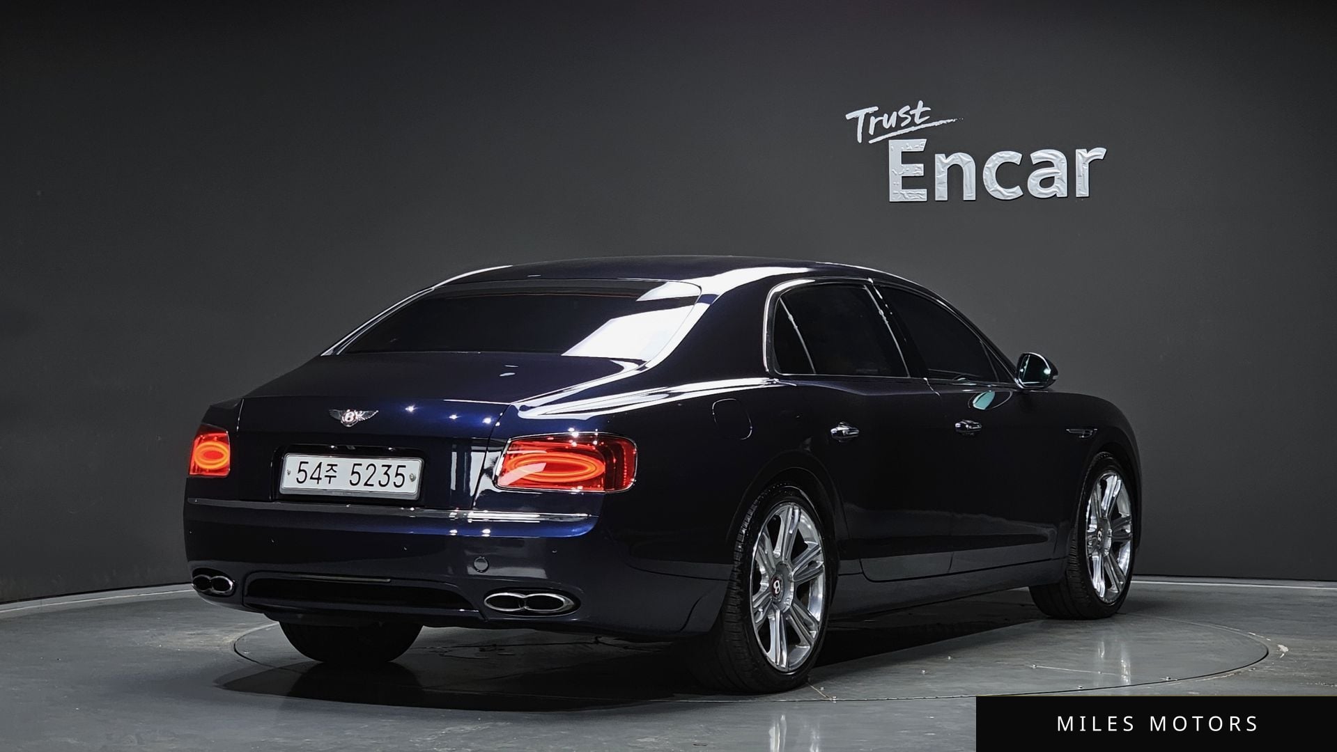 Bentley Flying Spur 2018 — миниатюра 2