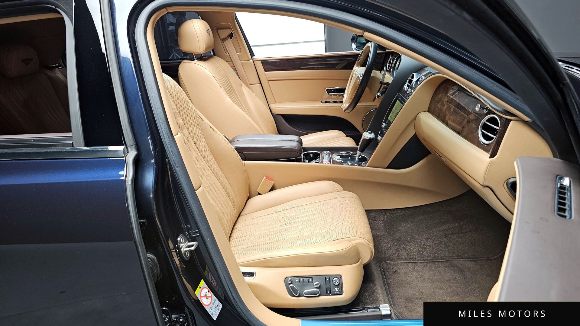 Bentley Flying Spur 2018 — миниатюра 10