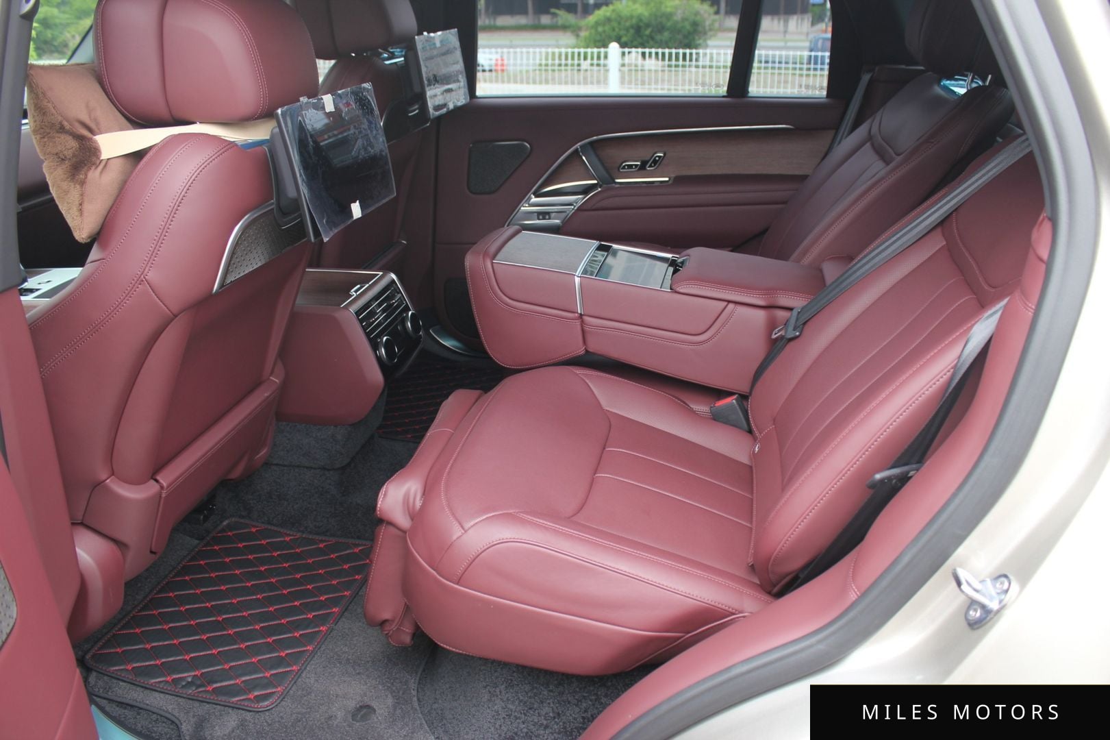 Land Rover Range Rover 2024 — миниатюра 9