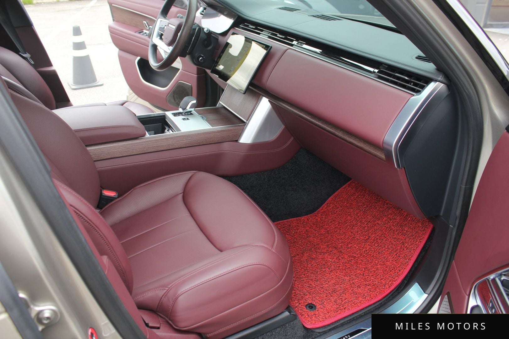 Land Rover Range Rover 2024 — миниатюра 12