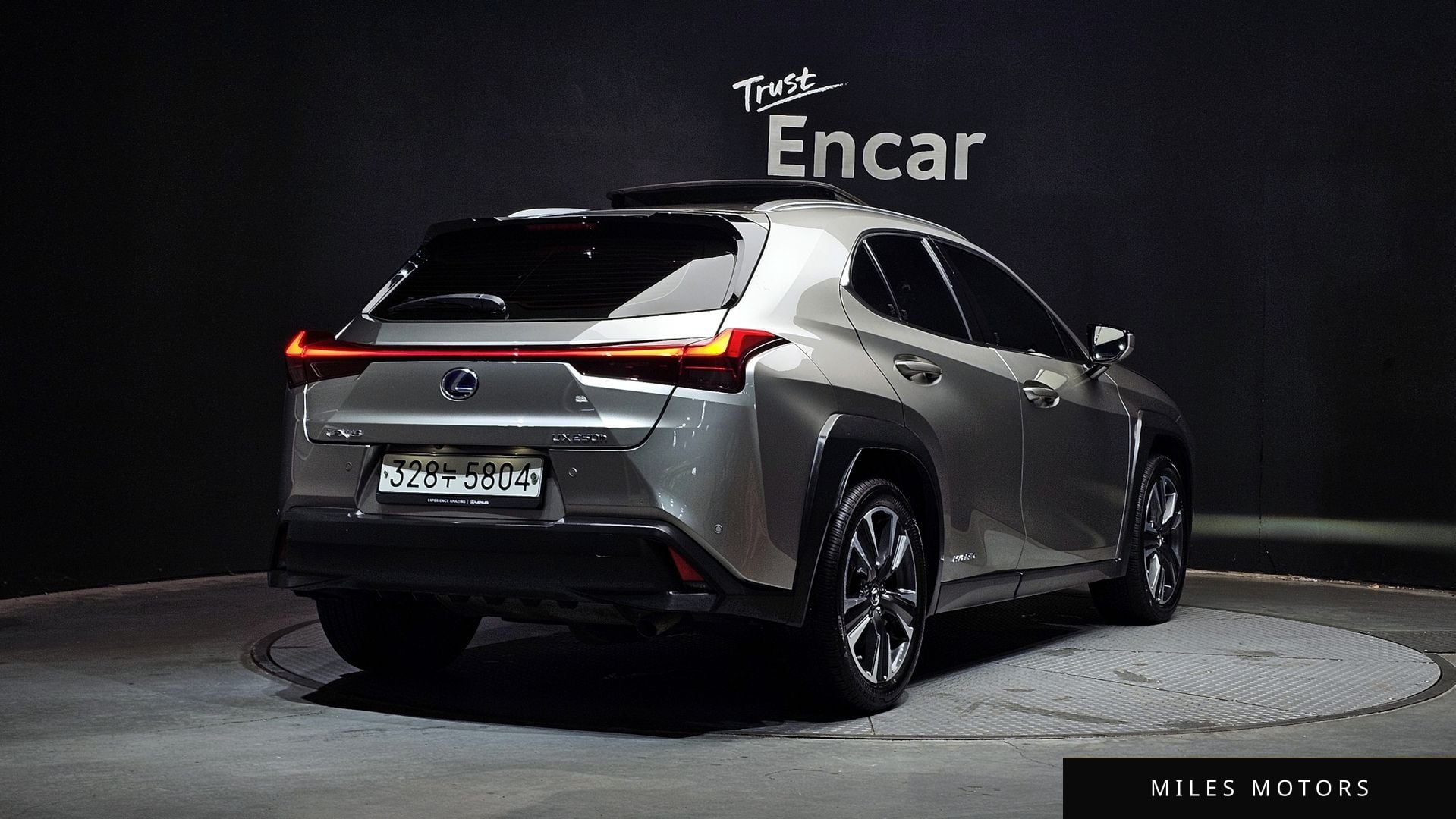 Лексус UX250h 2019 — миниатюра 2