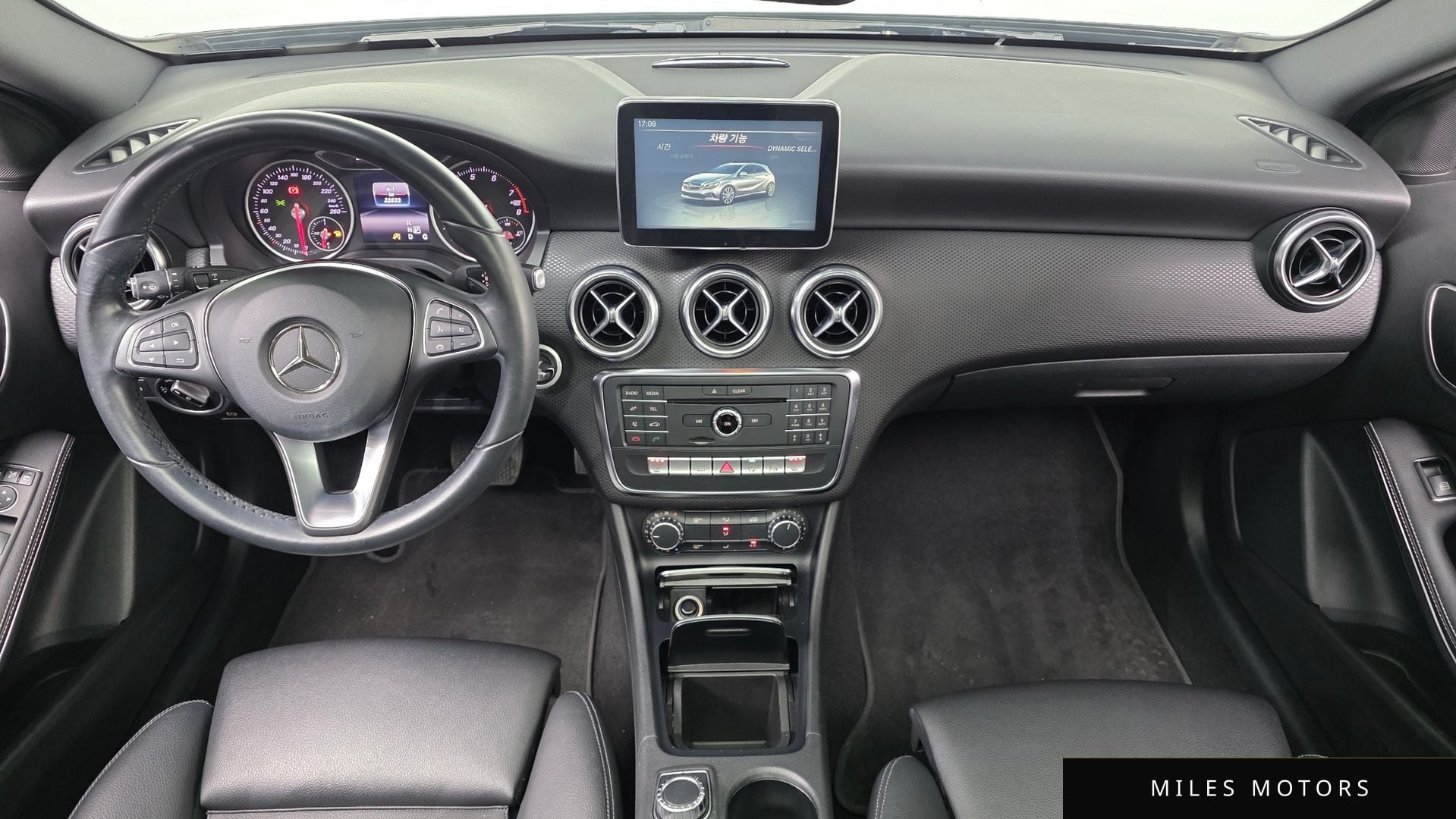 Mercedes-Benz A-Class W176 2016 — миниатюра 7