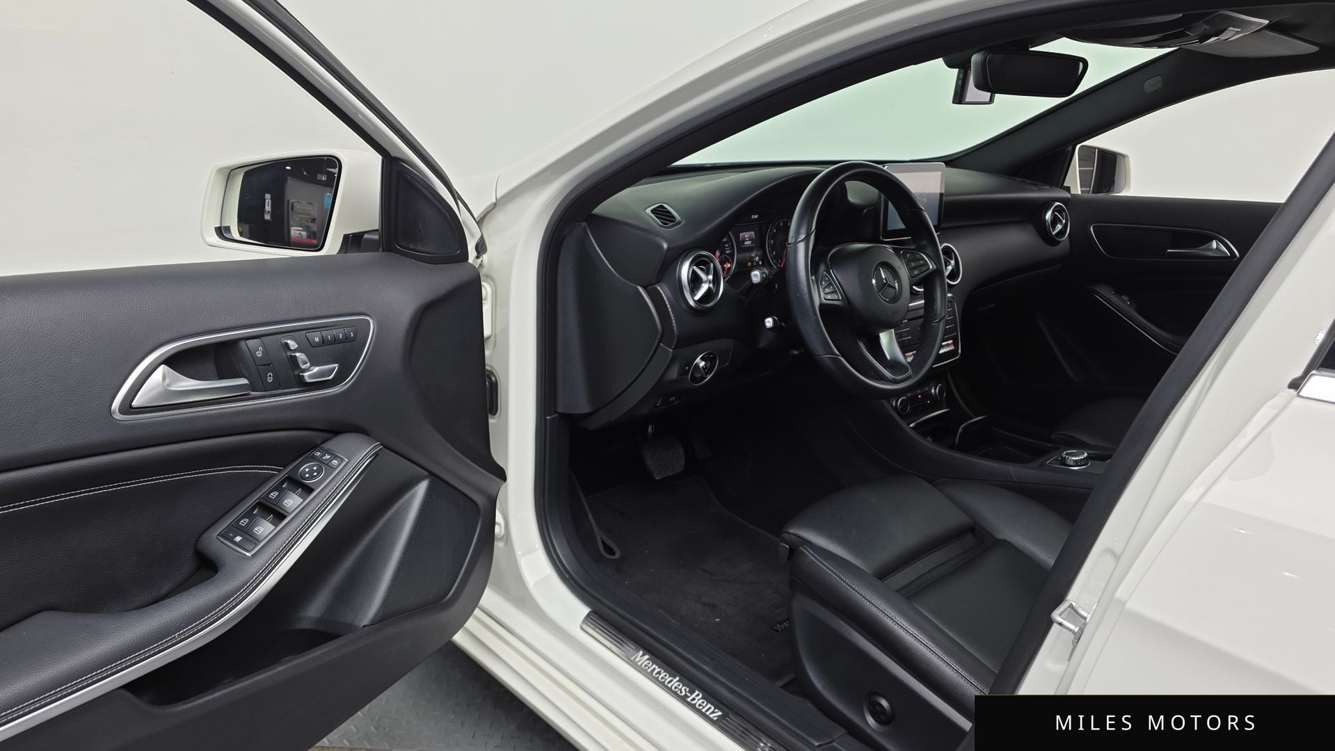 Mercedes-Benz A-Class W176 2016 — миниатюра 10