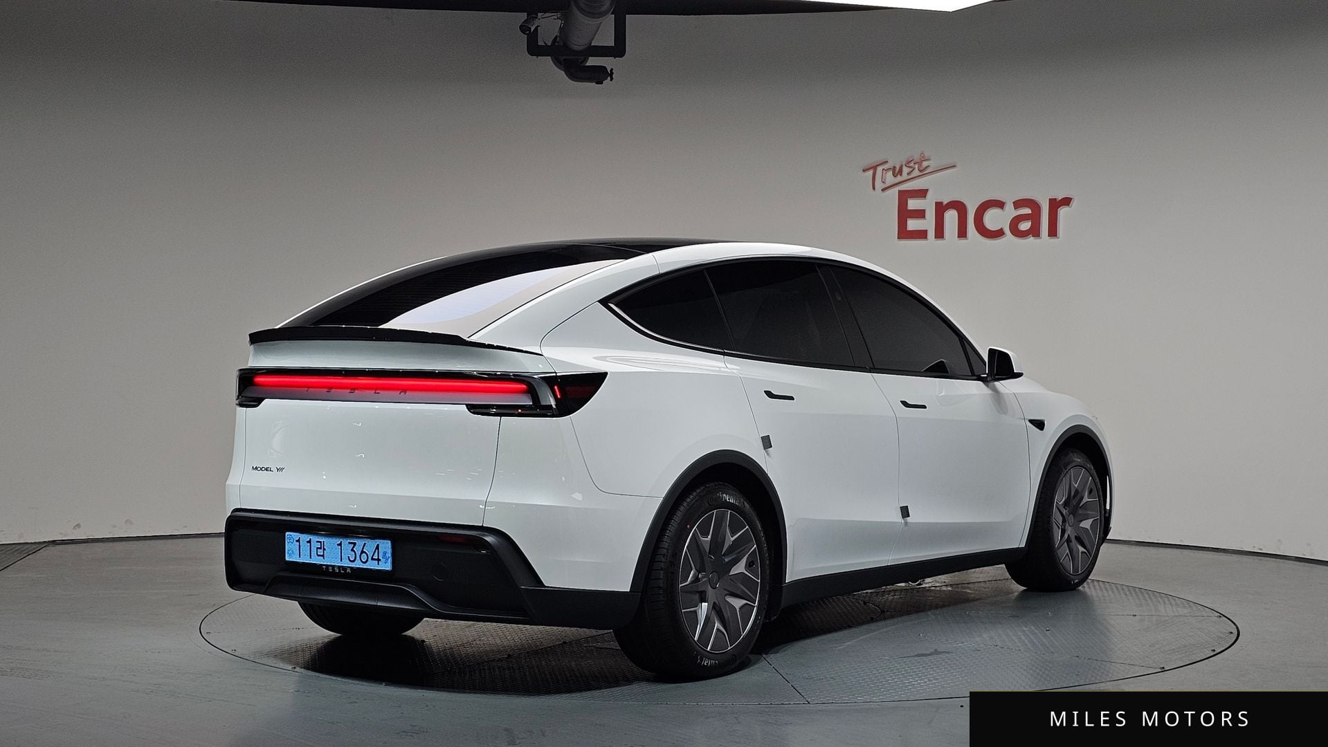 Tesla Model Y 2026 — фото 1 из 12