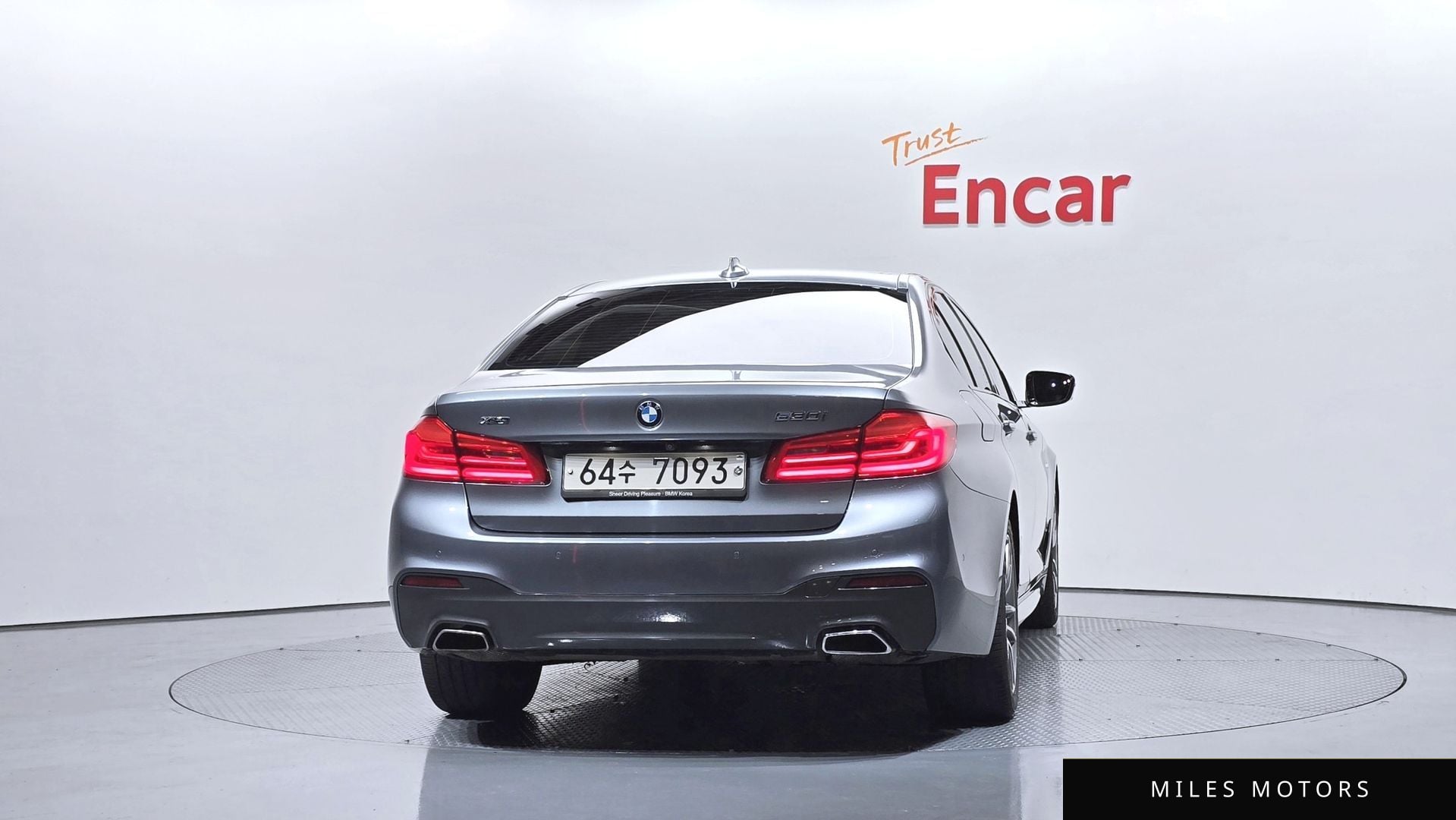 BMW 5 Series (G30) 2017 — миниатюра 4