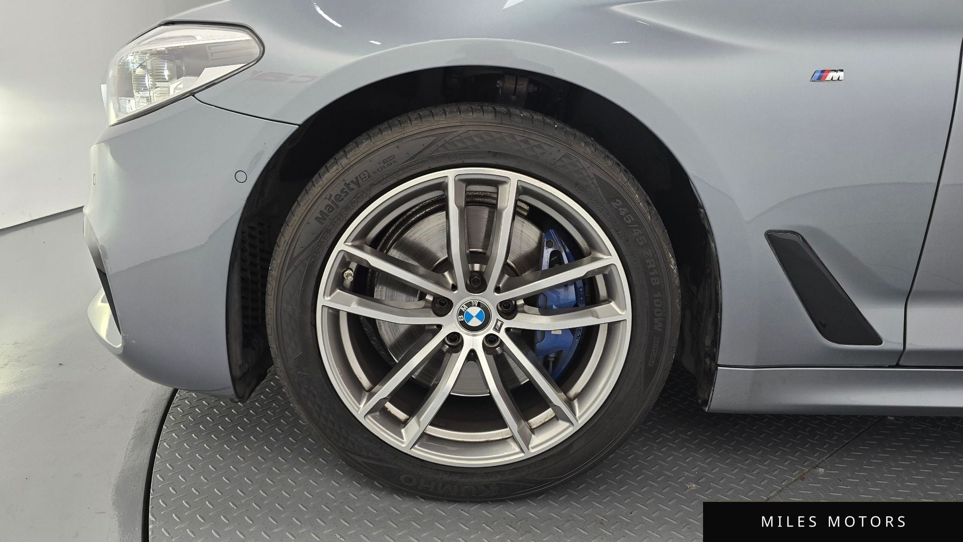 BMW 5 Series (G30) 2017 — миниатюра 5