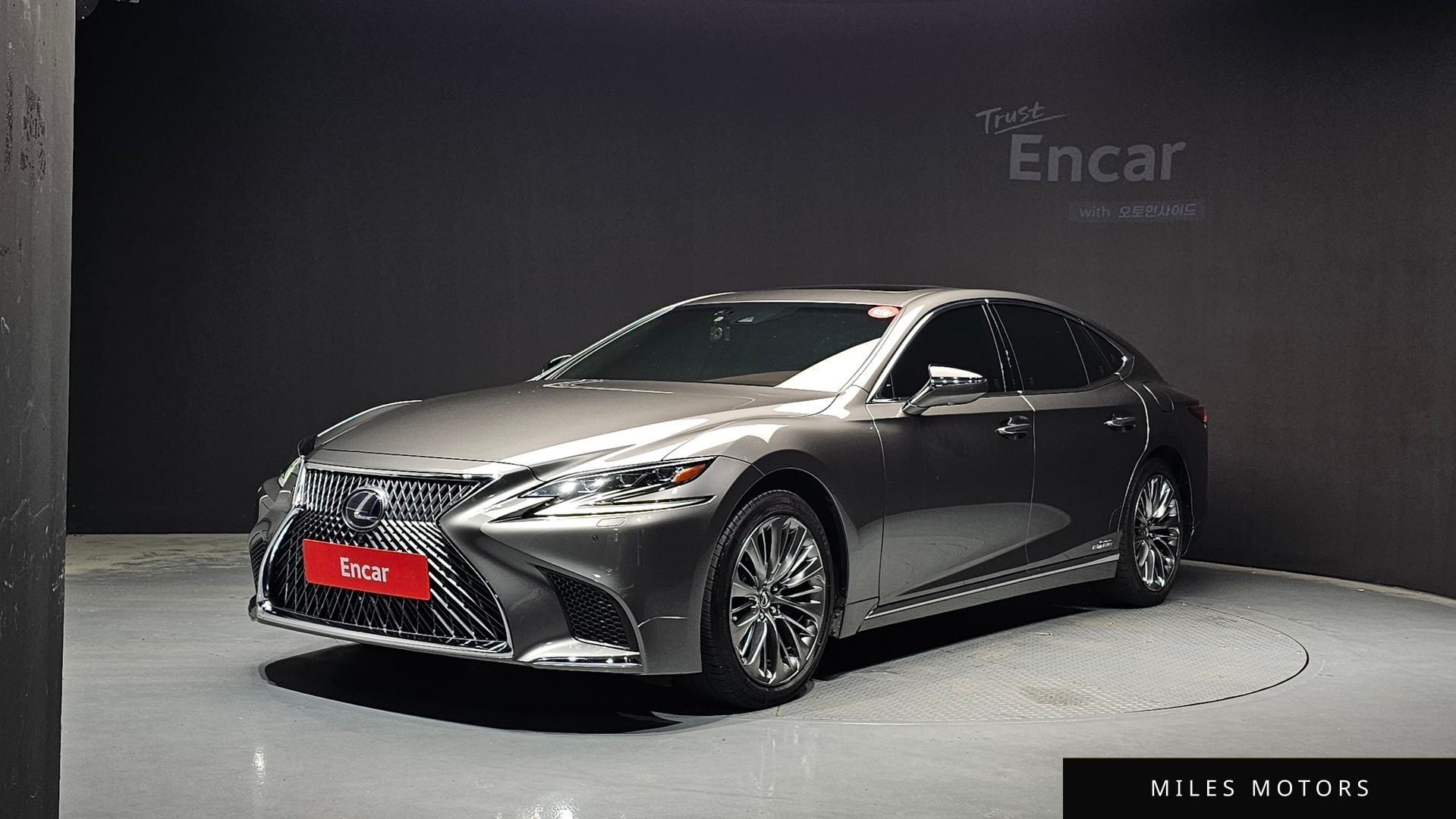 Лексус LS500h 2018 — фото 1 из 12