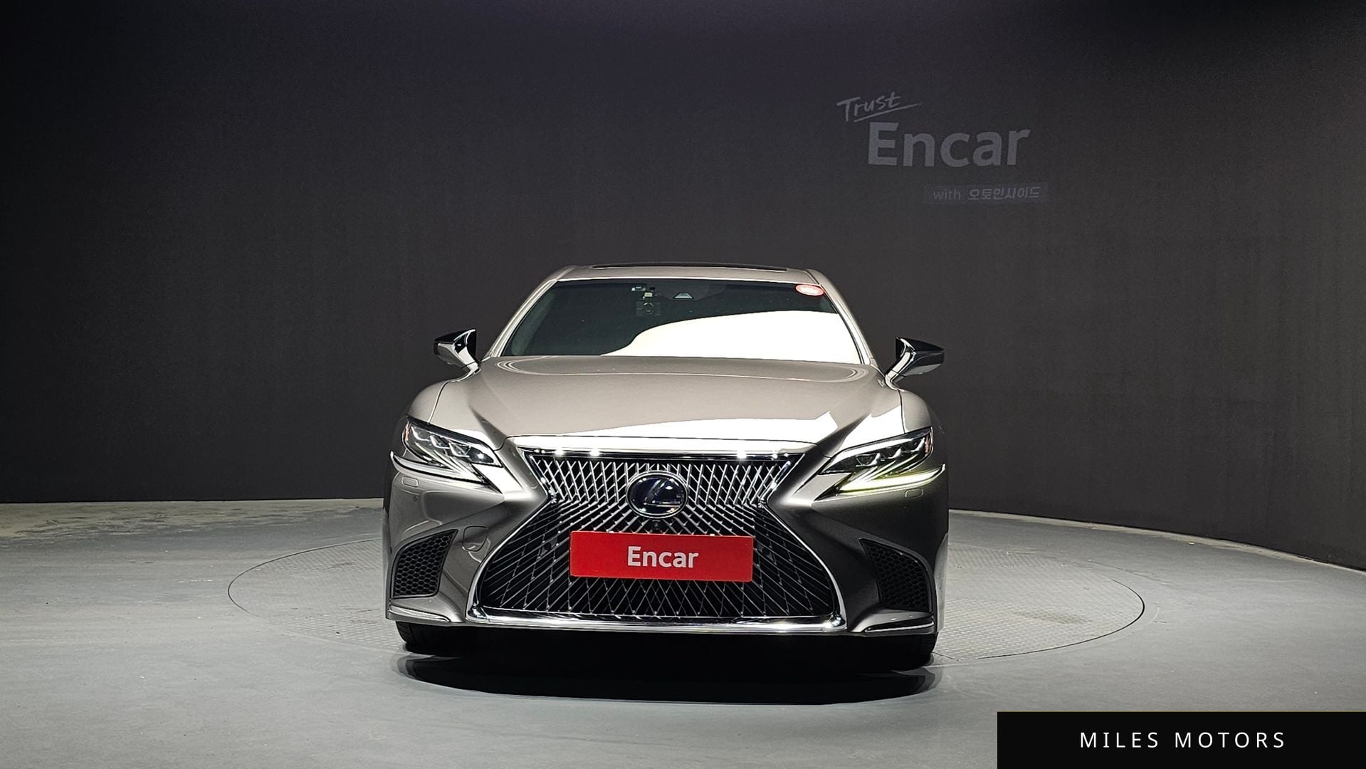 Лексус LS500h 2018 — миниатюра 3