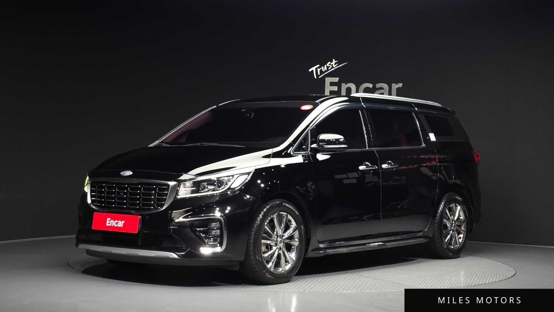 Kia Canival 2019 — фото 1 из 12