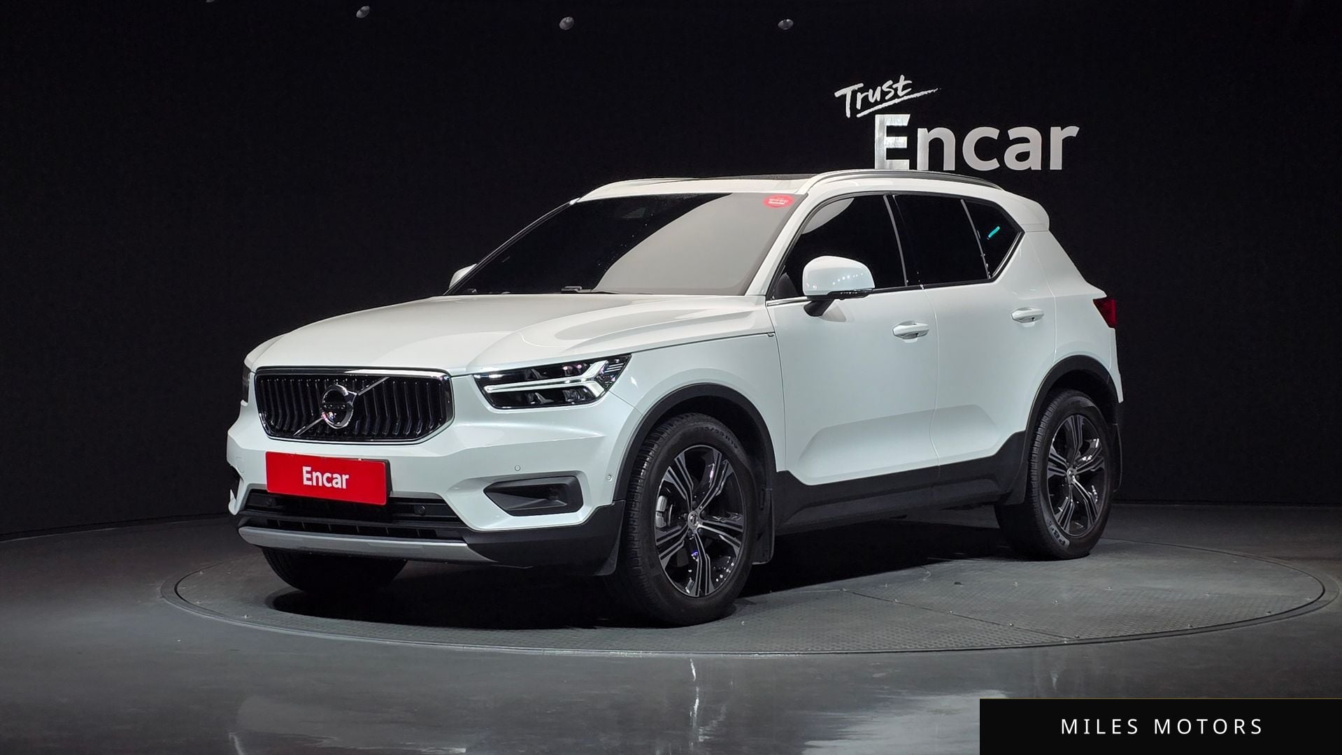 Volvo XC40 2022 — фото 1 из 12