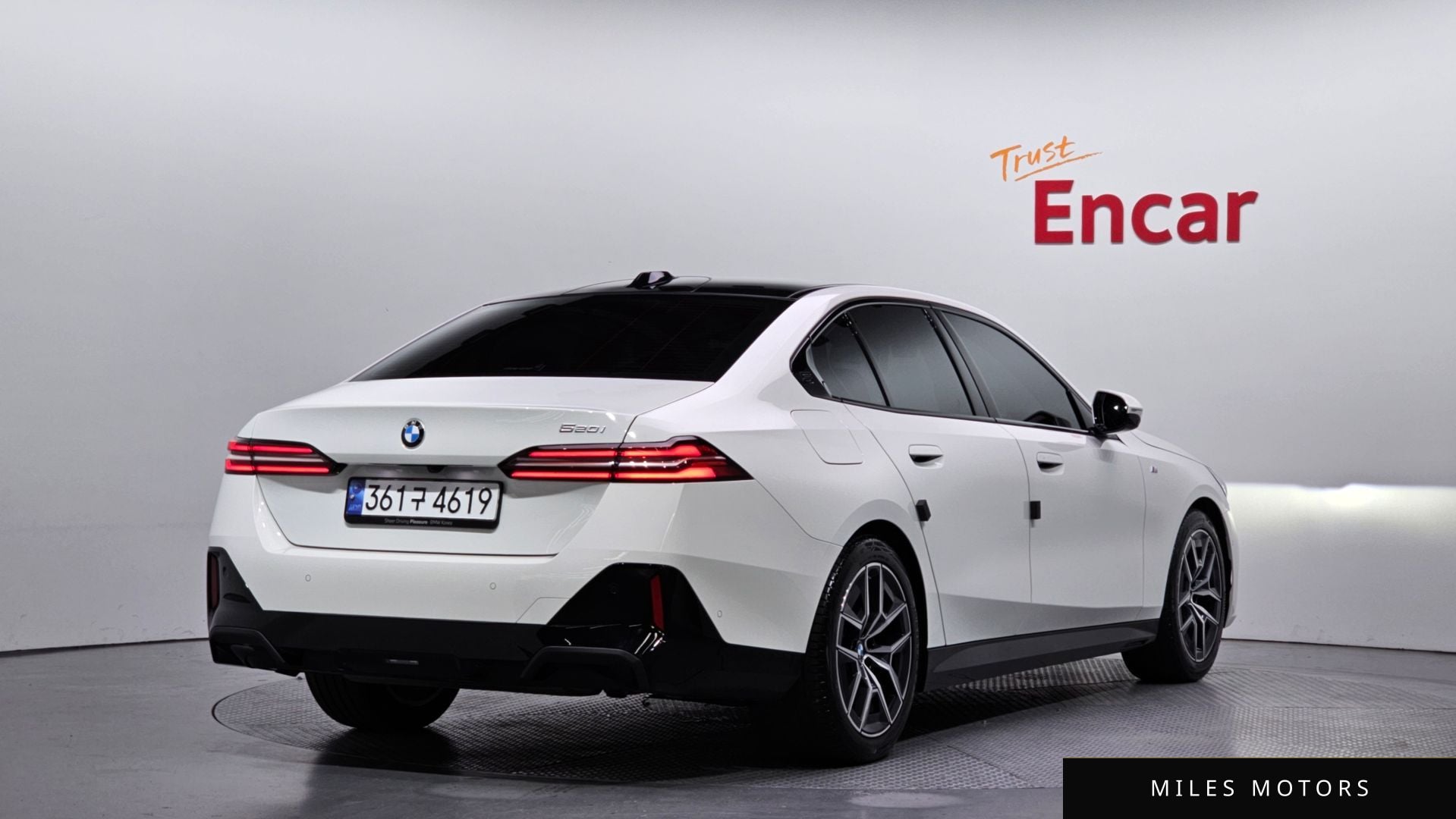 BMW 5 Series (G60) 2024 — миниатюра 2