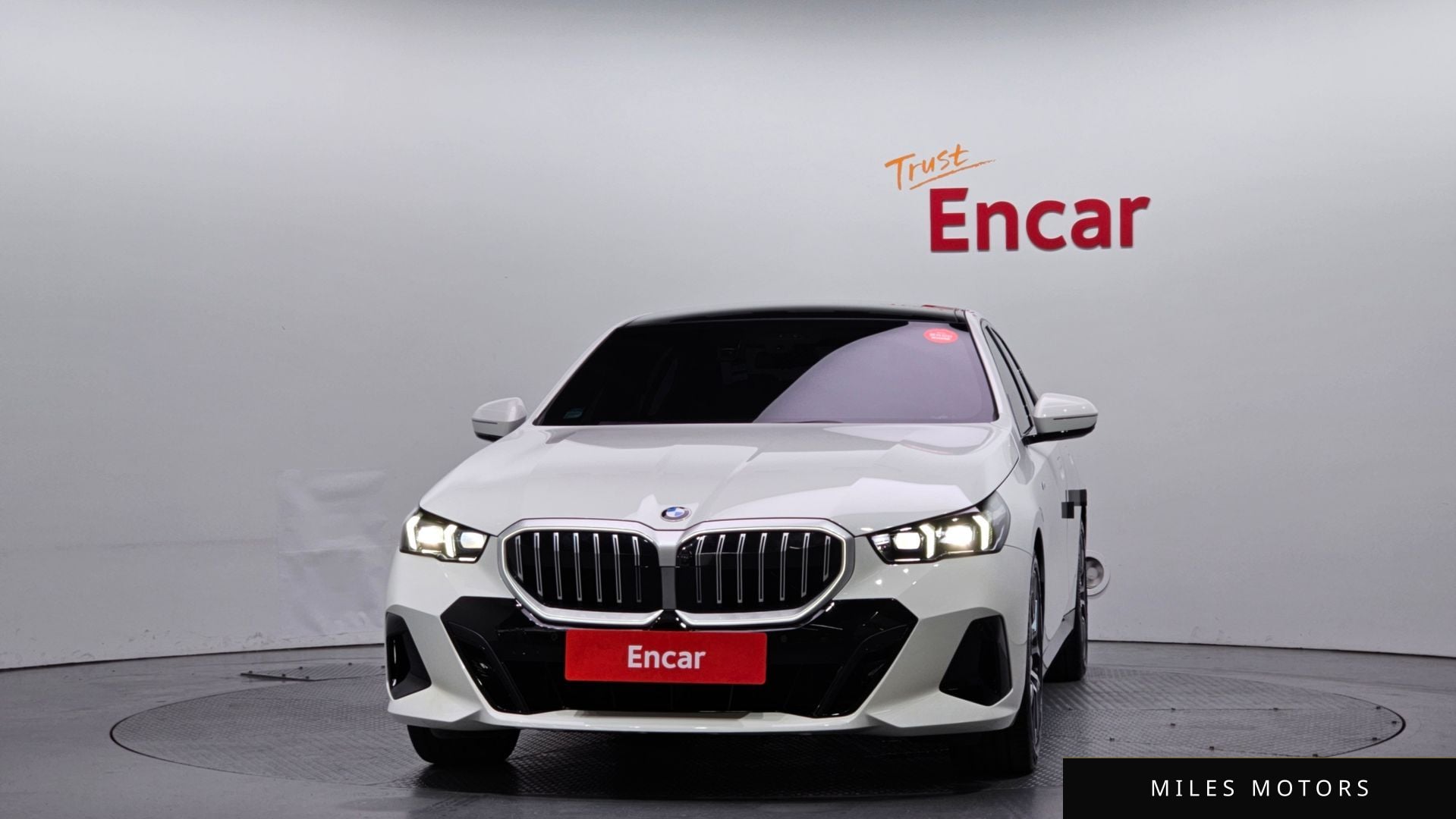 BMW 5 Series (G60) 2024 — миниатюра 3
