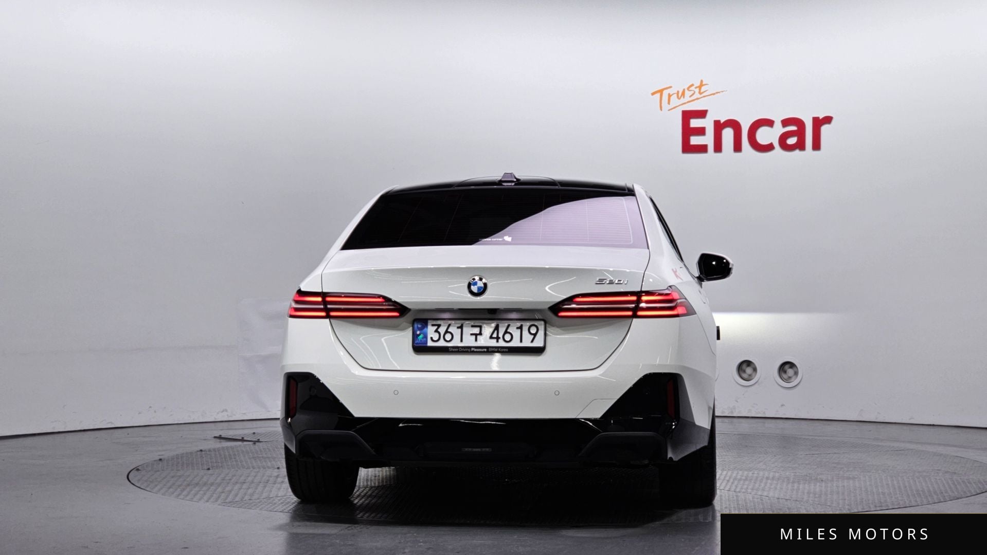 BMW 5 Series (G60) 2024 — миниатюра 4