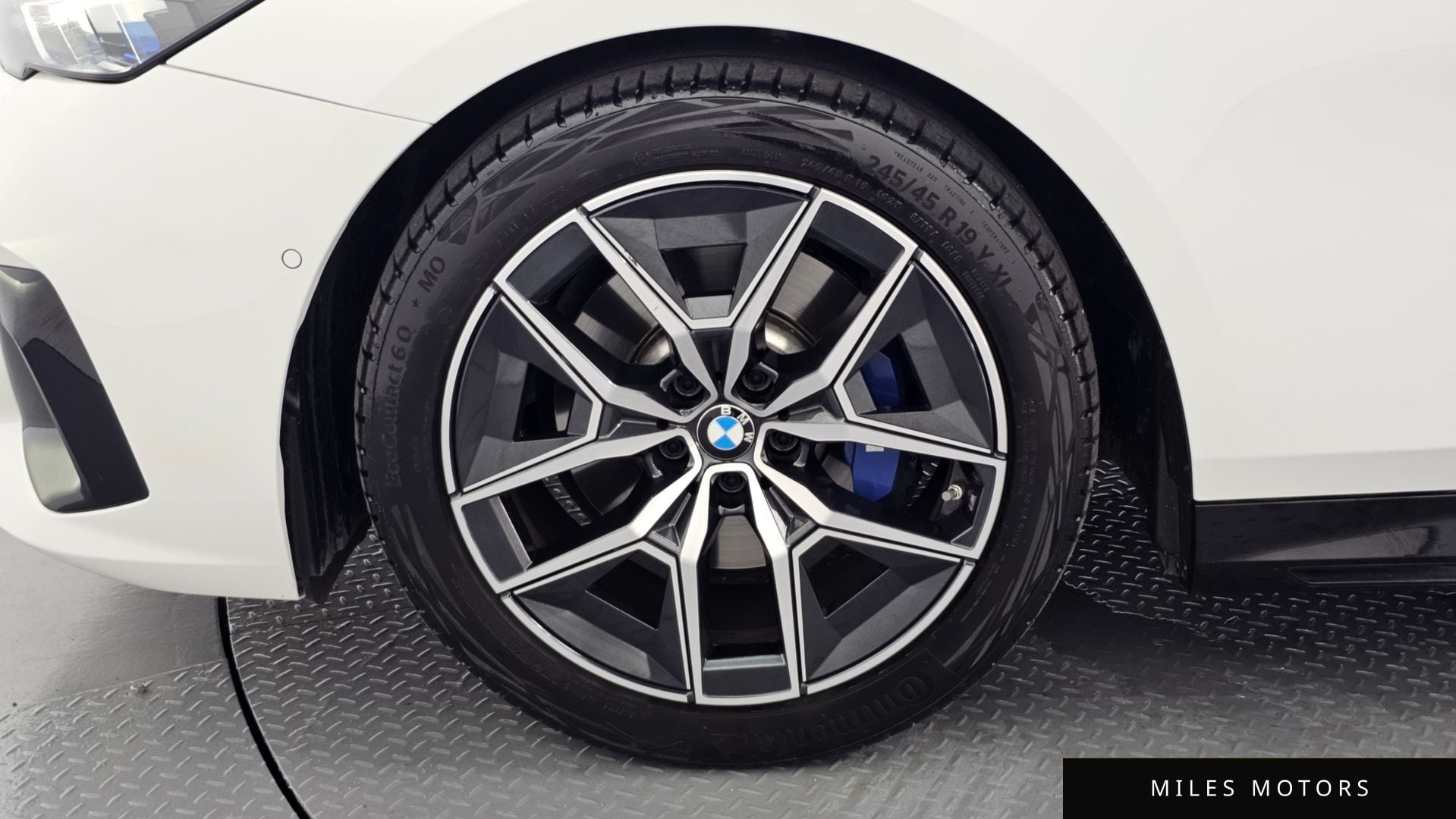 BMW 5 Series (G60) 2024 — миниатюра 5
