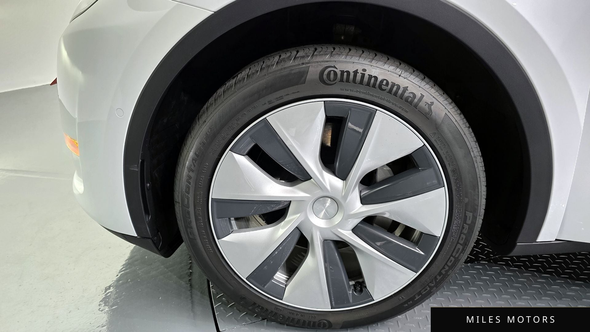 Tesla Model Y 2021 — миниатюра 5