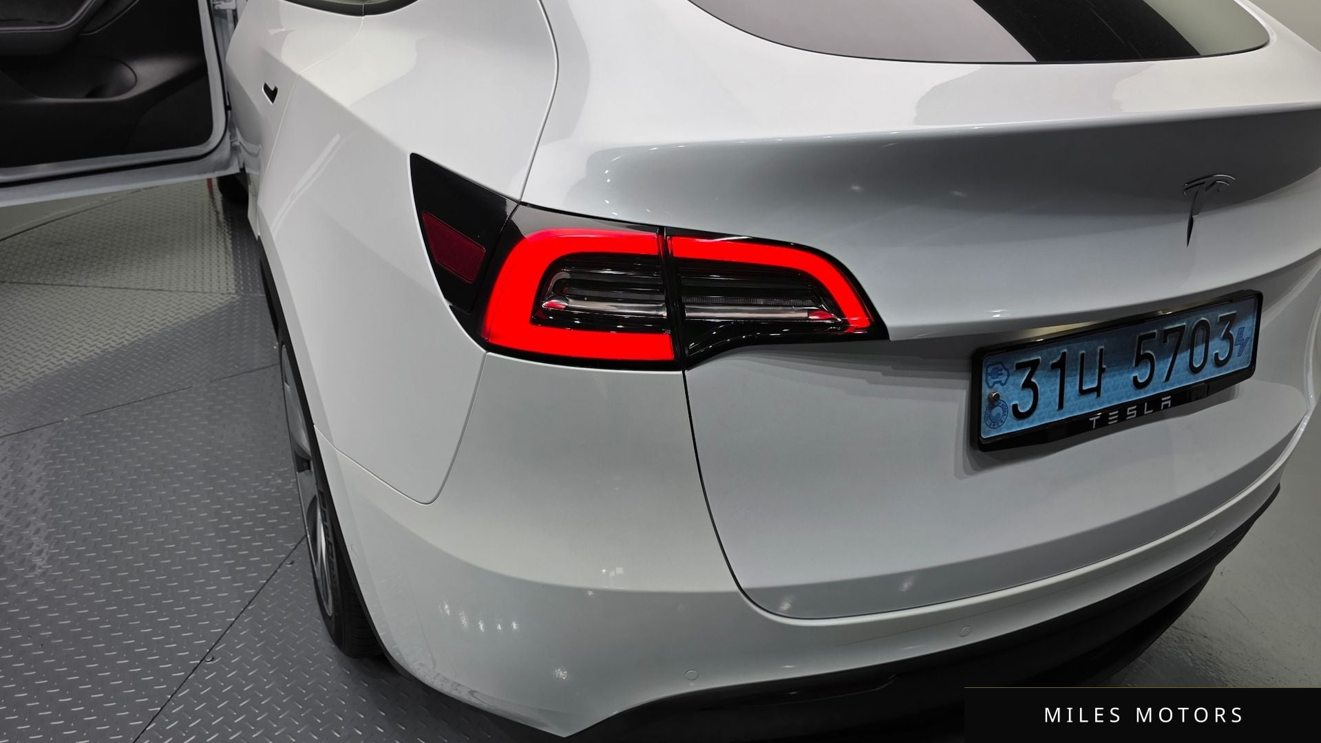 Tesla Model Y 2021 — миниатюра 9