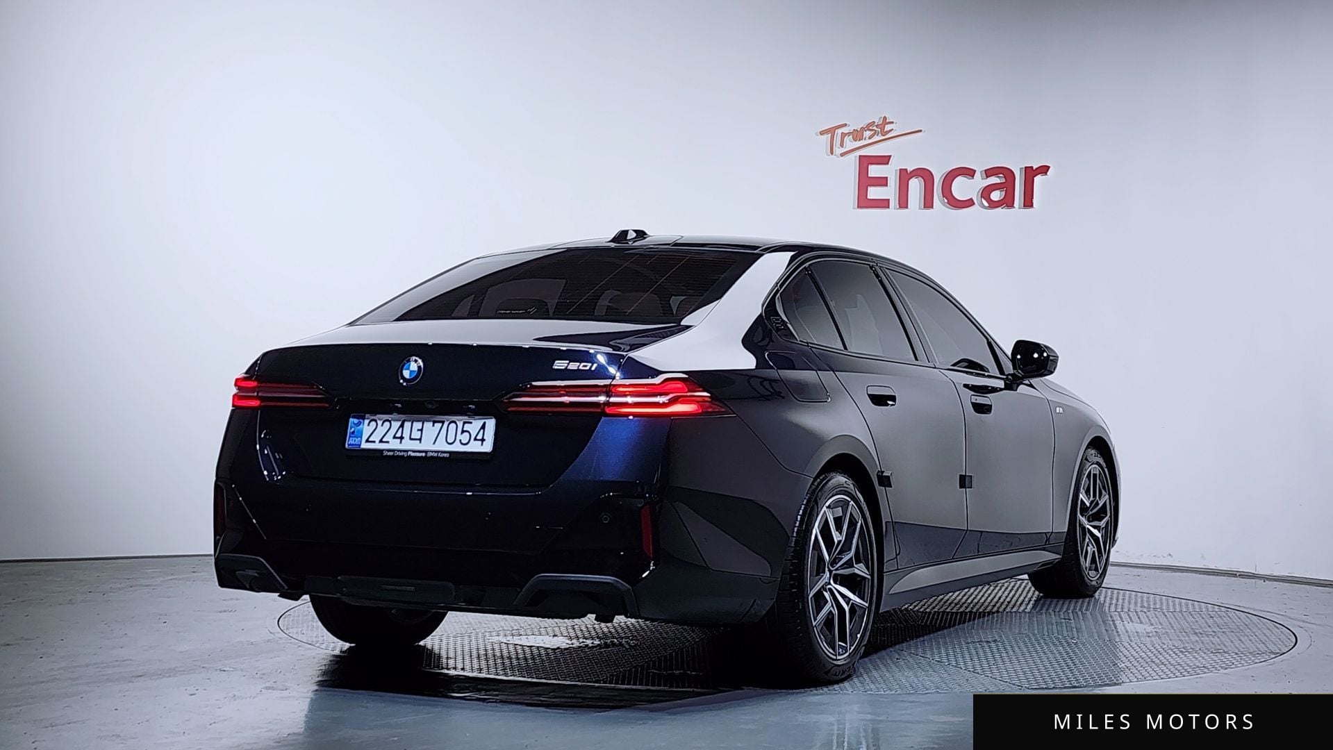 BMW 5 Series (G60) 2024 — миниатюра 2