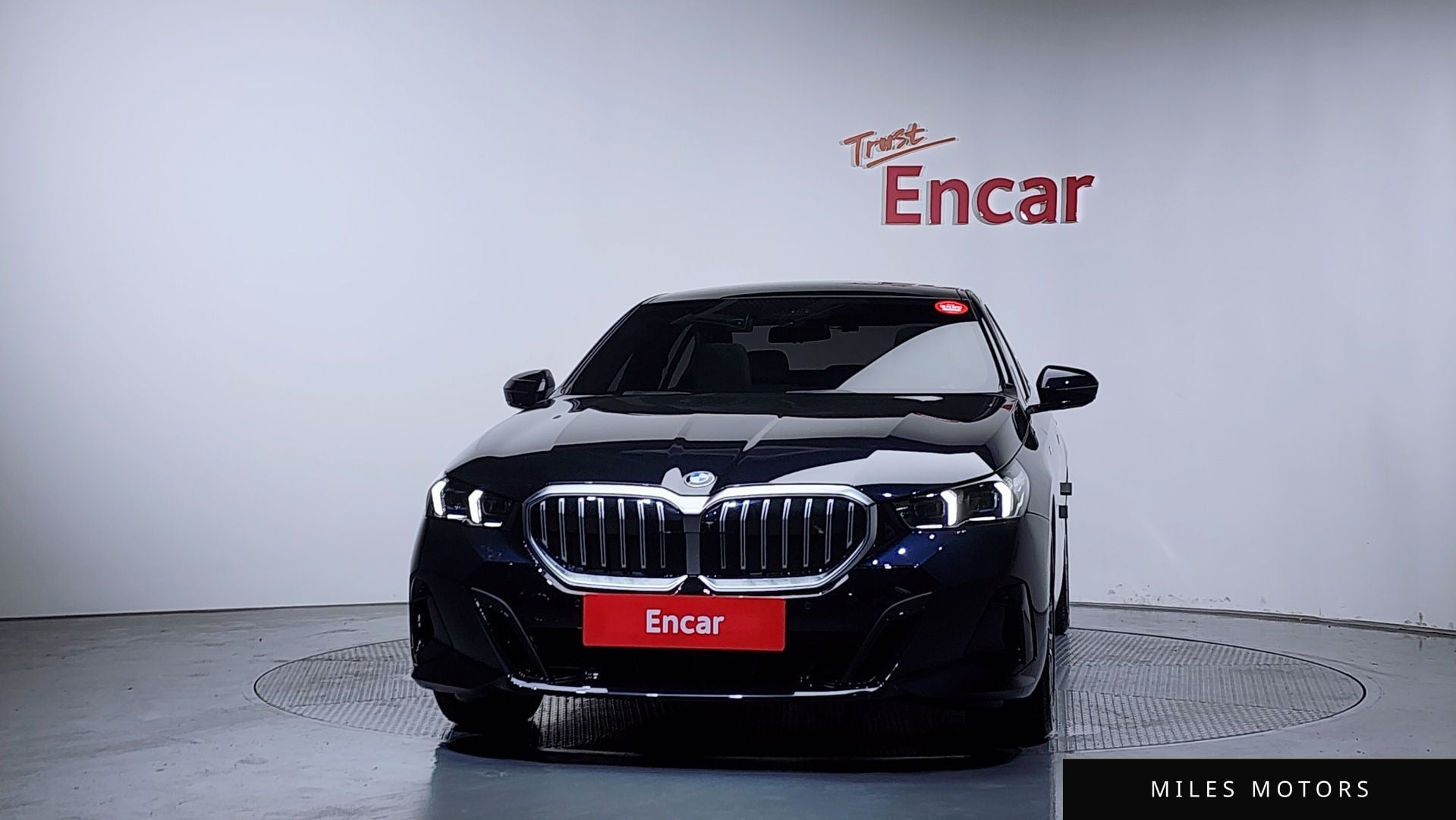 BMW 5 Series (G60) 2024 — миниатюра 3