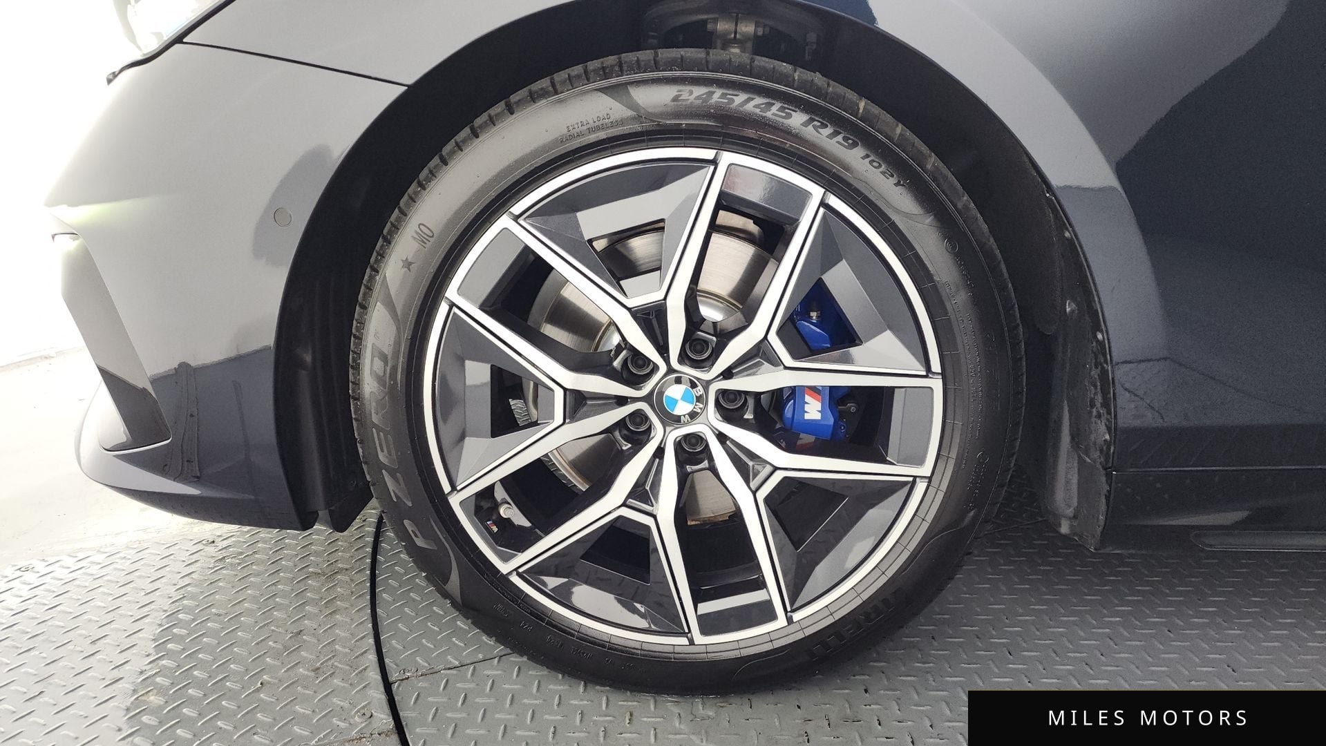 BMW 5 Series (G60) 2024 — миниатюра 5