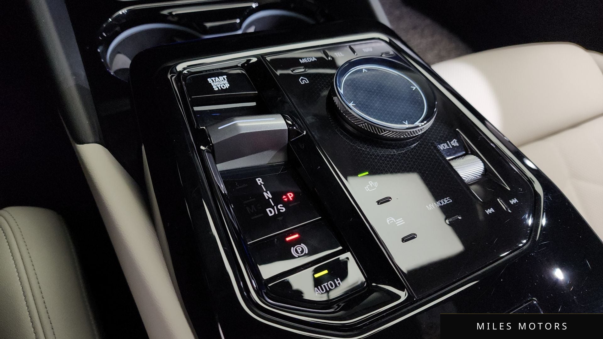 BMW 5 Series (G60) 2024 — миниатюра 12