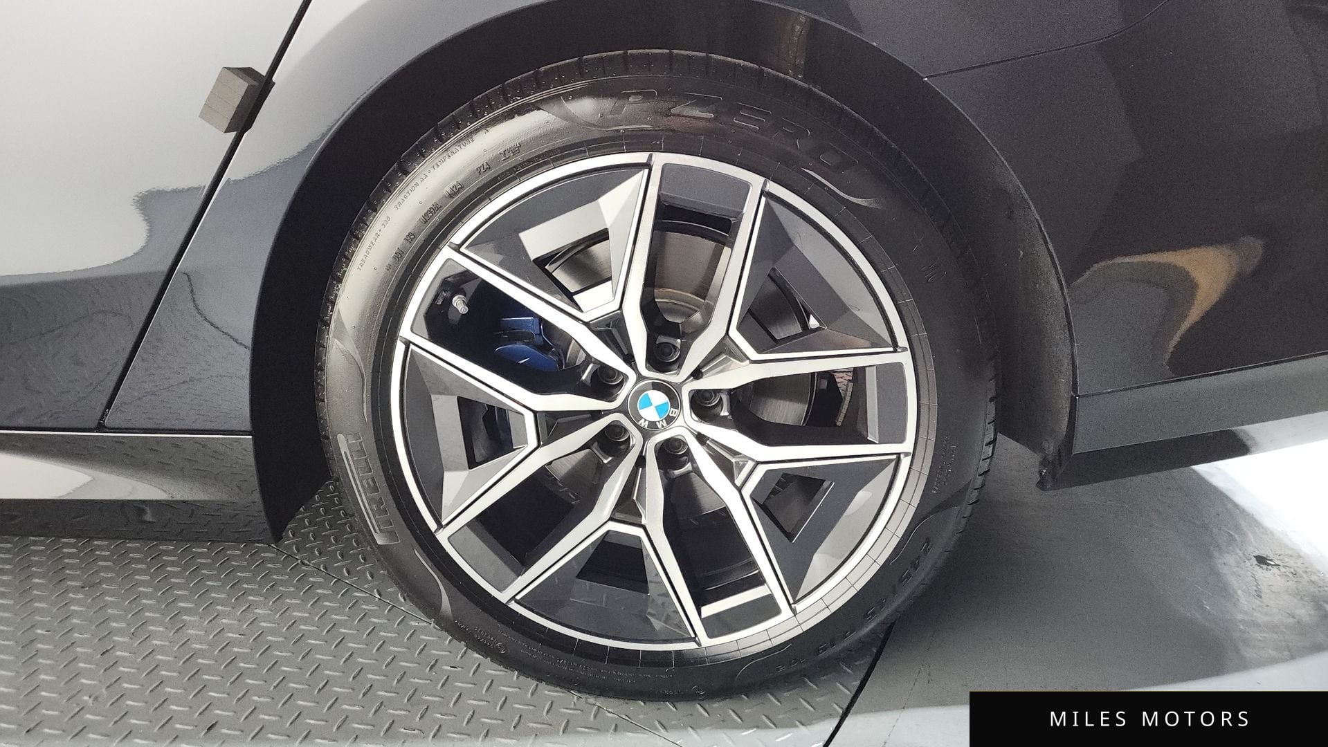 BMW 5 Series (G60) 2024 — миниатюра 7