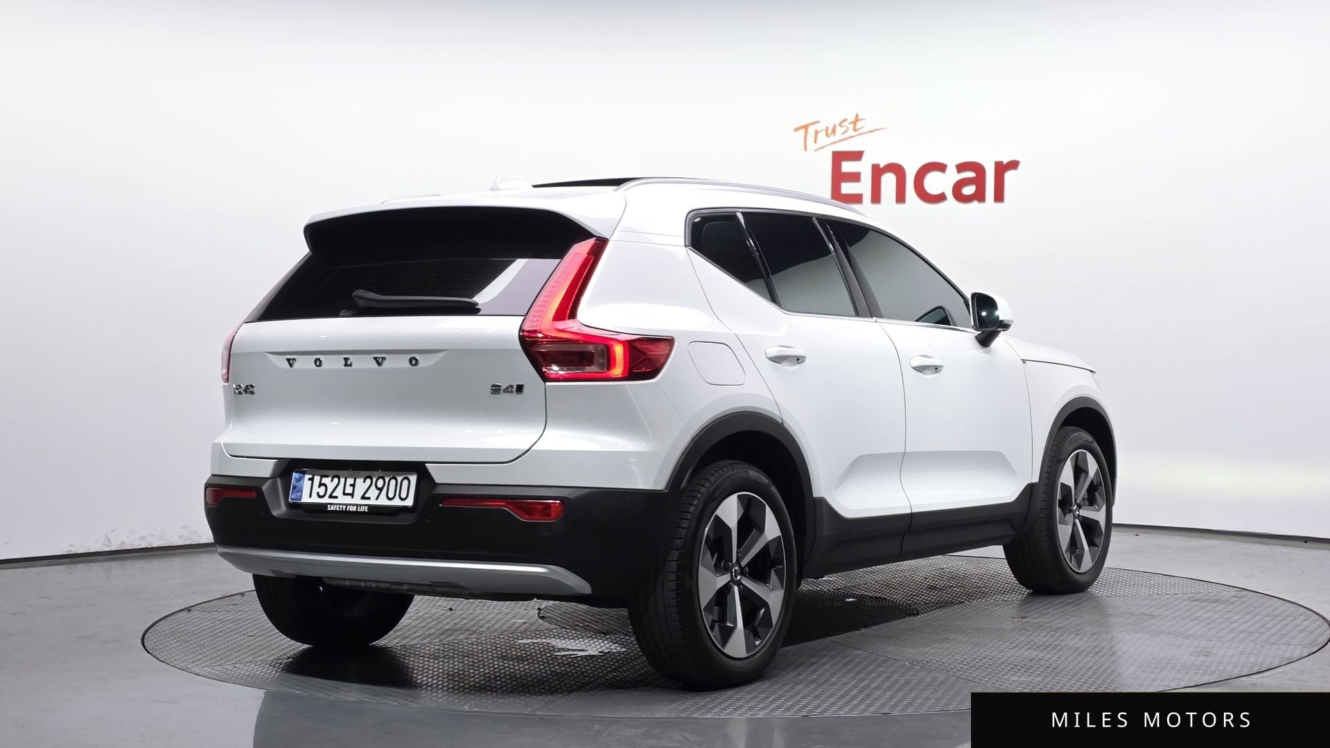 Volvo XC40 2024 — фото 1 из 12
