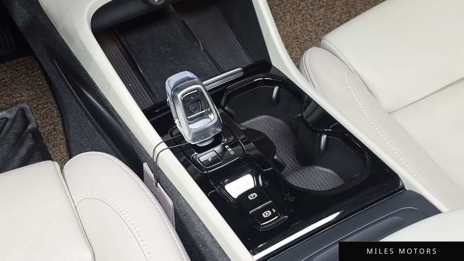Volvo XC40 2024 — миниатюра 11