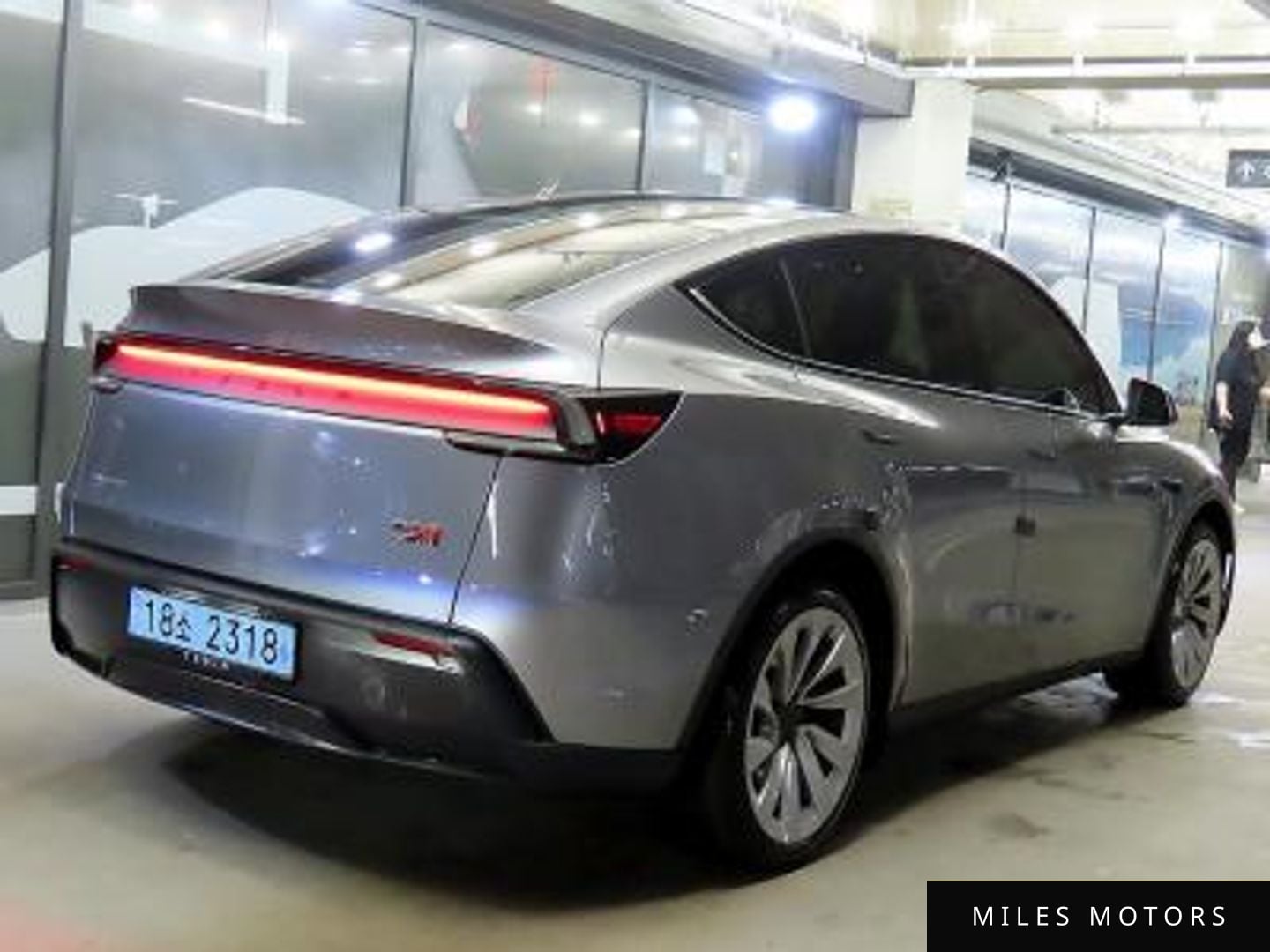 Tesla Model Y 2025 — миниатюра 2