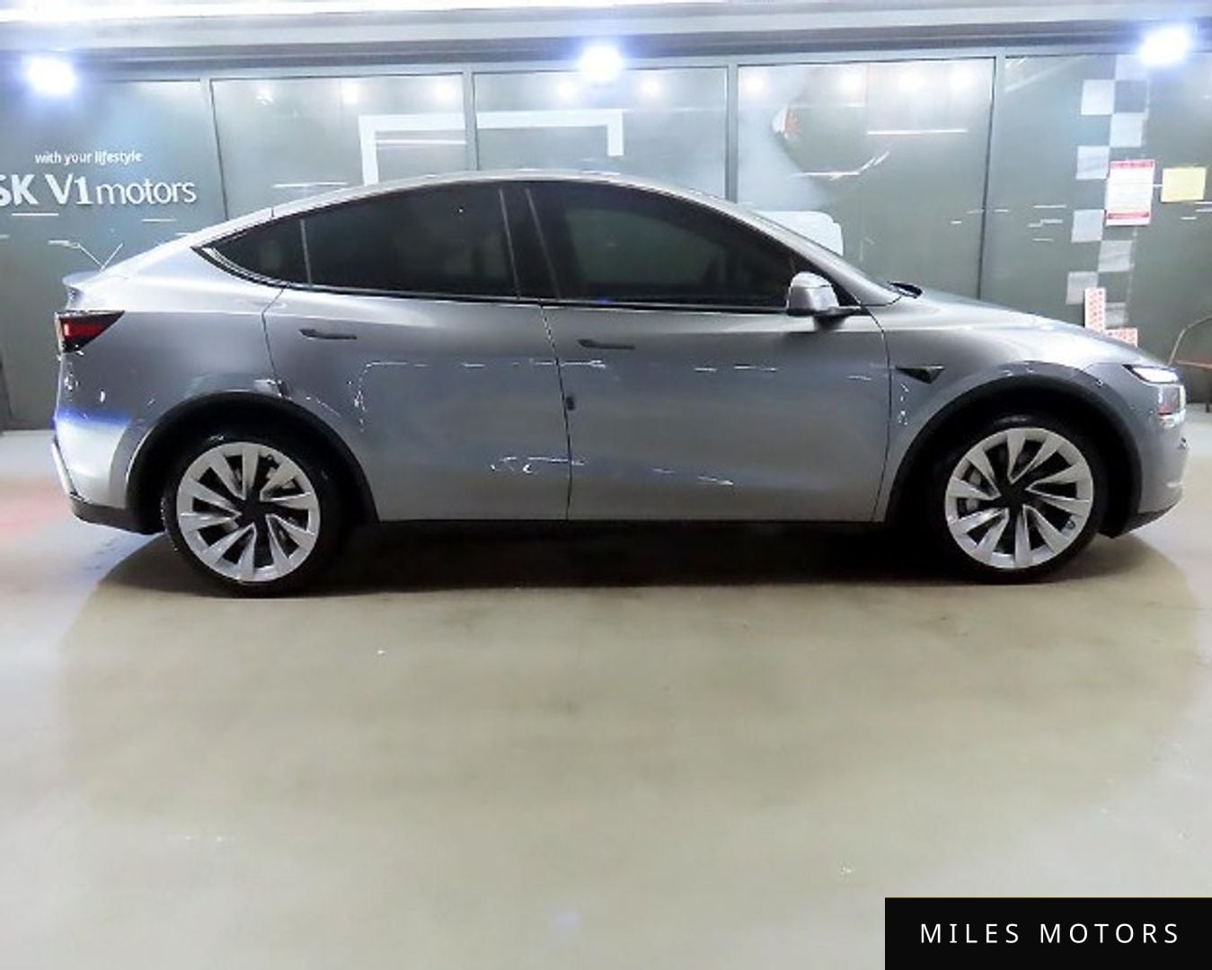 Tesla Model Y 2025 — миниатюра 4