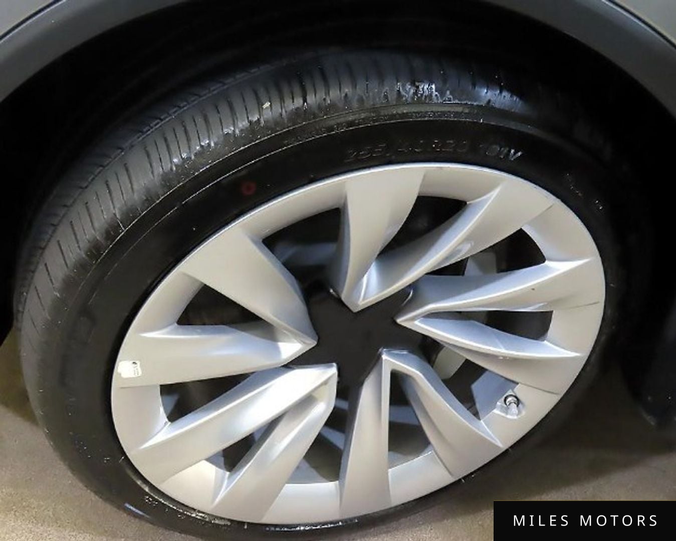 Tesla Model Y 2025 — миниатюра 6