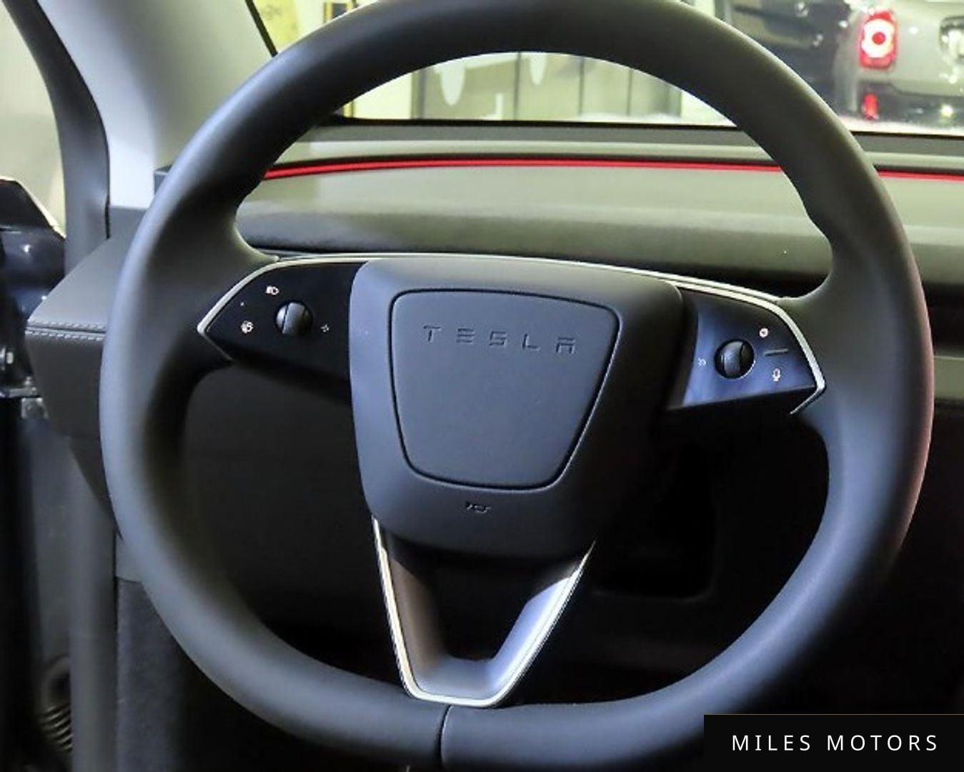 Tesla Model Y 2025 — миниатюра 8