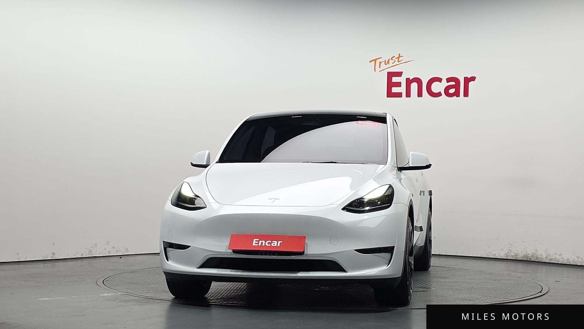 Tesla Model Y 2023 — миниатюра 2