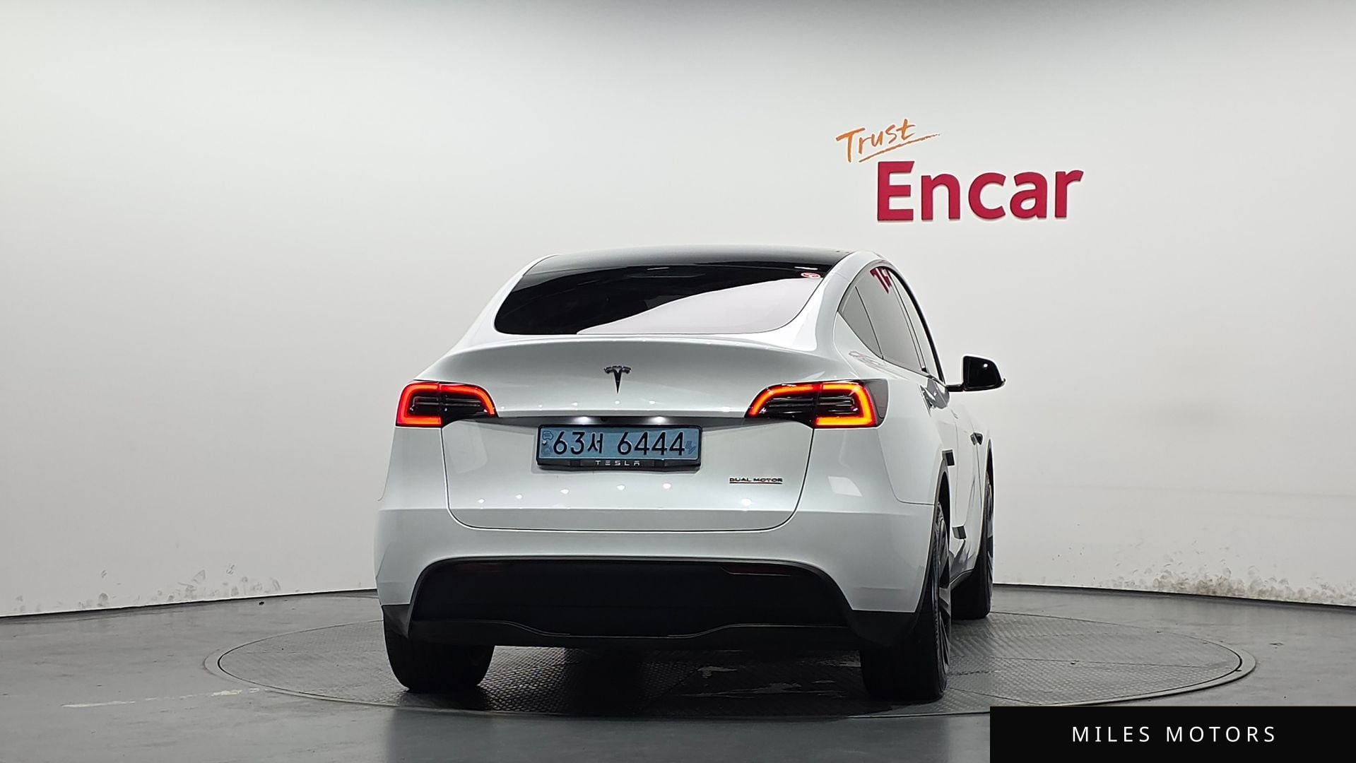 Tesla Model Y 2023 — миниатюра 3