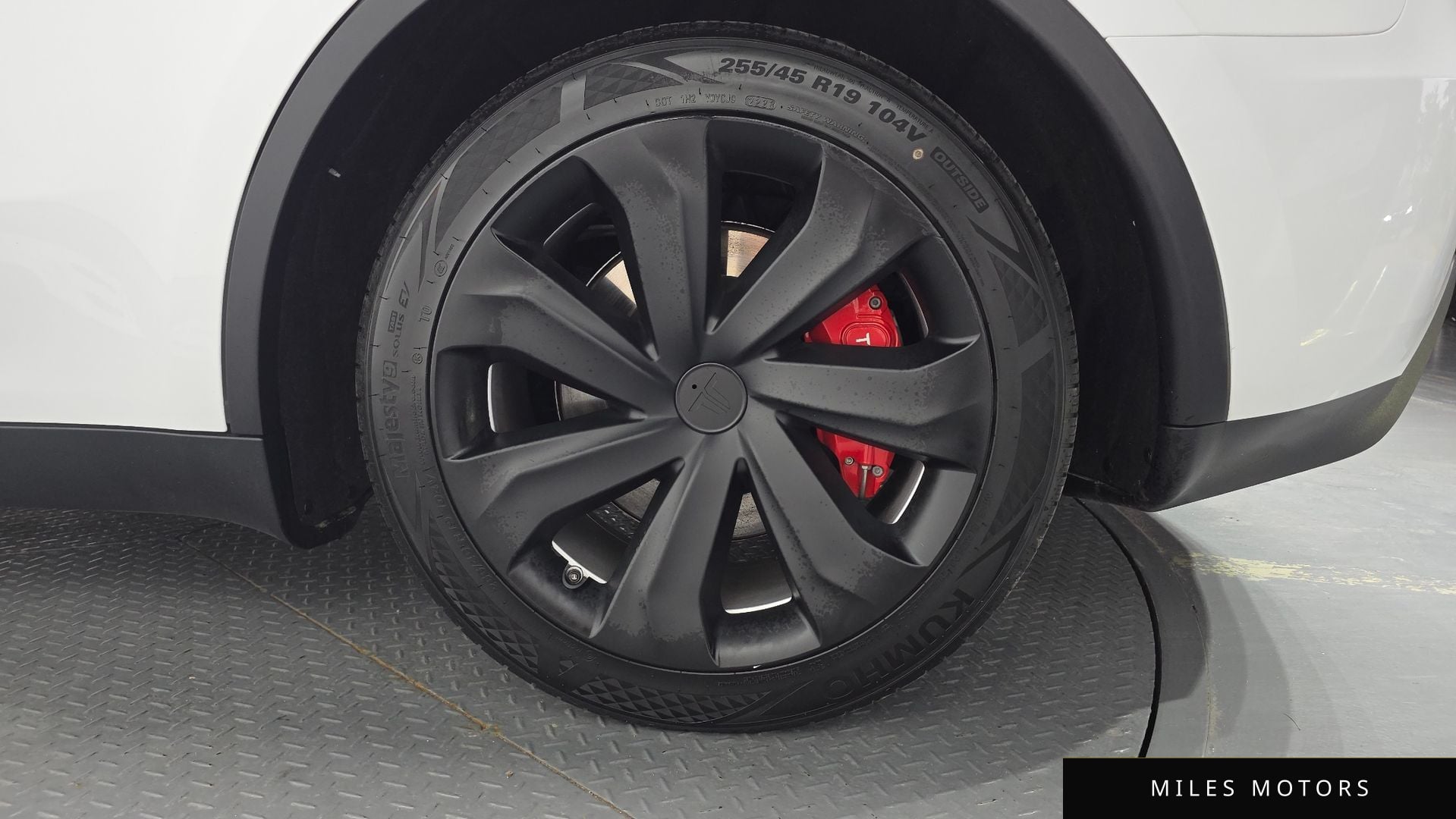 Tesla Model Y 2023 — миниатюра 6