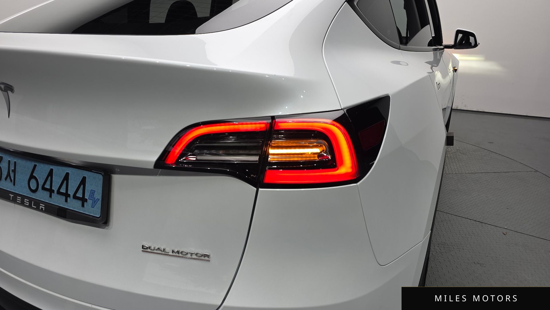Tesla Model Y 2023 — миниатюра 8