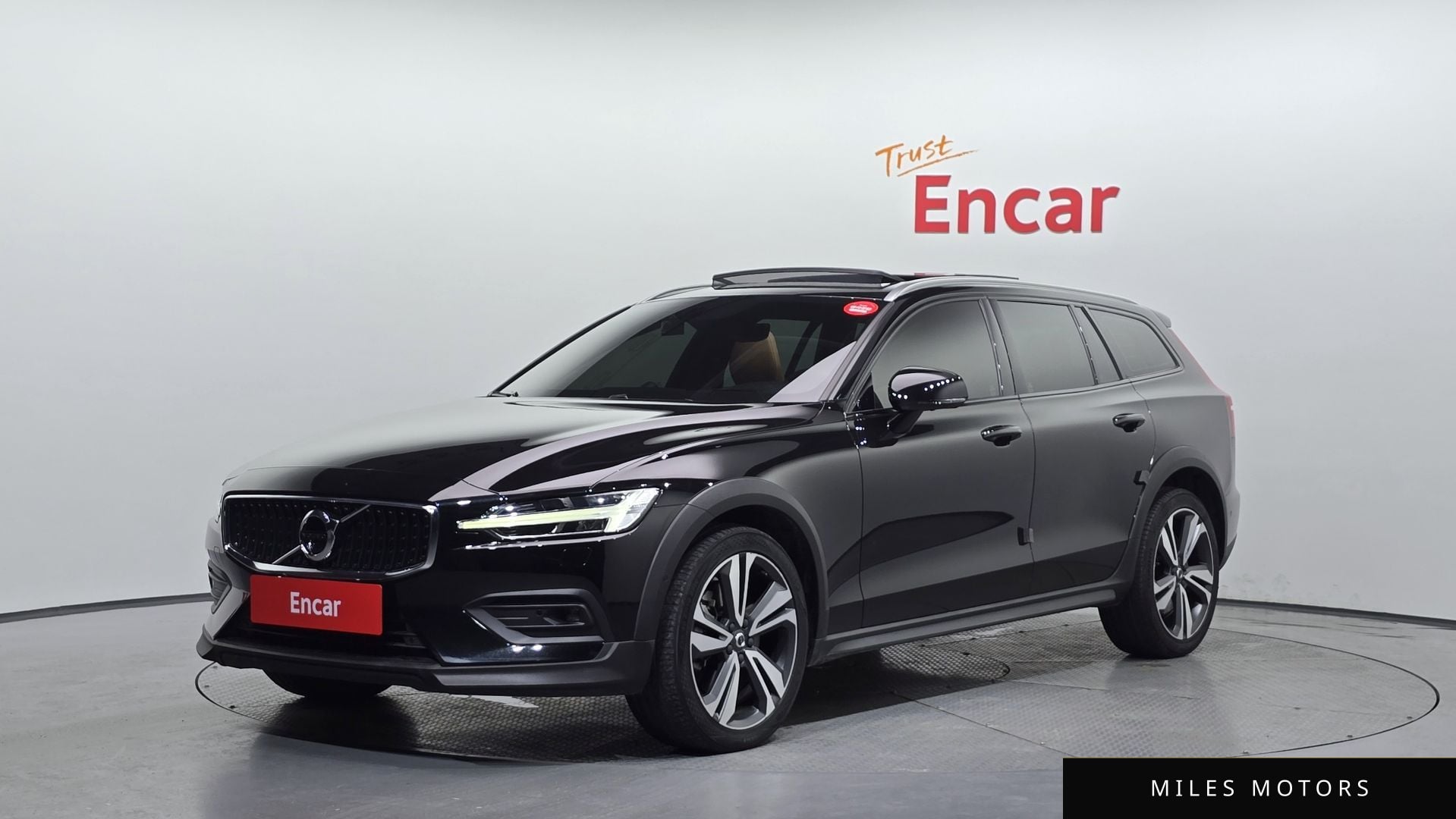 Volvo V60 2021 — фото 1 из 12