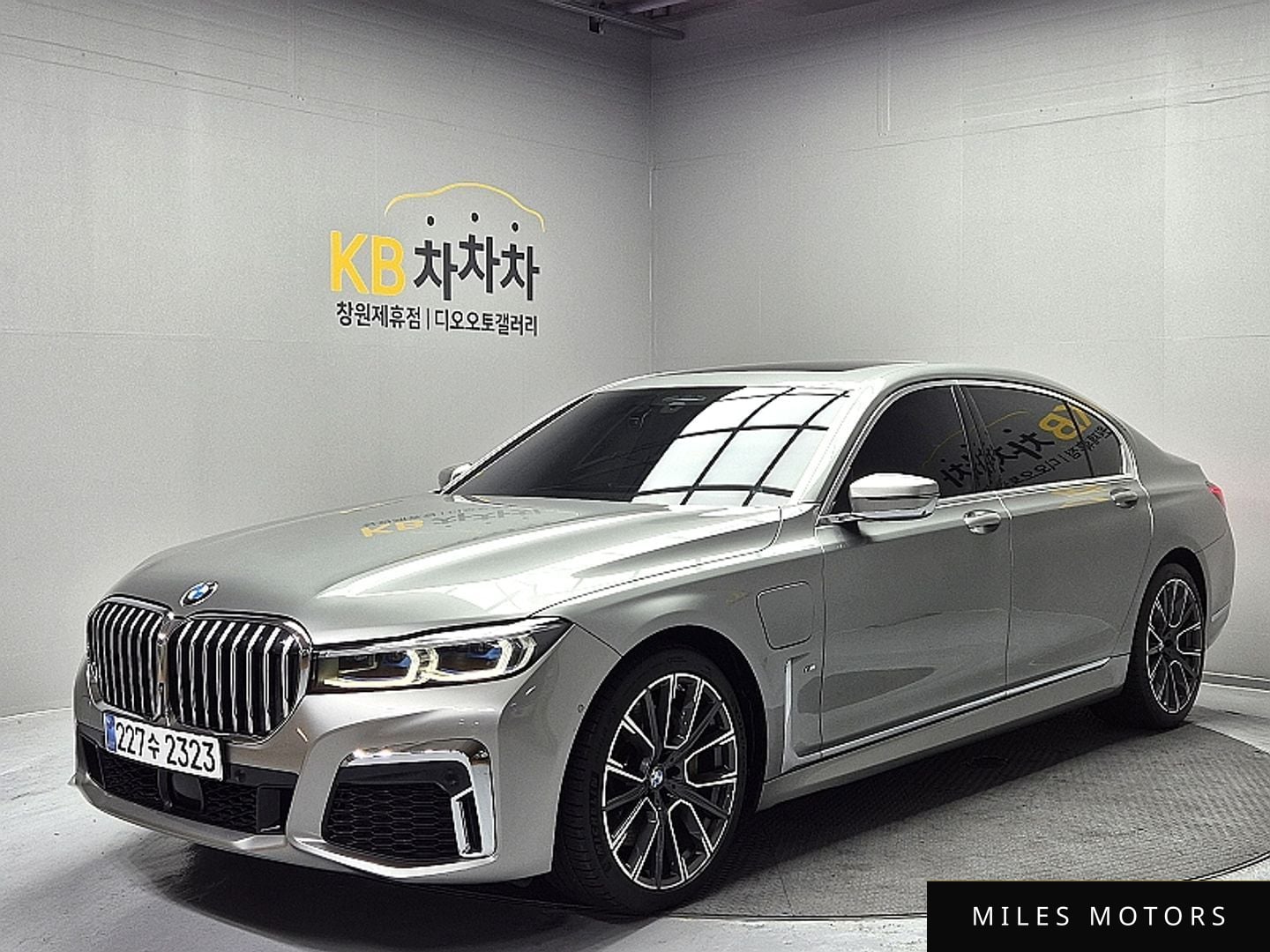 BMW 7 Series (G11) 2021 — фото 1 из 12