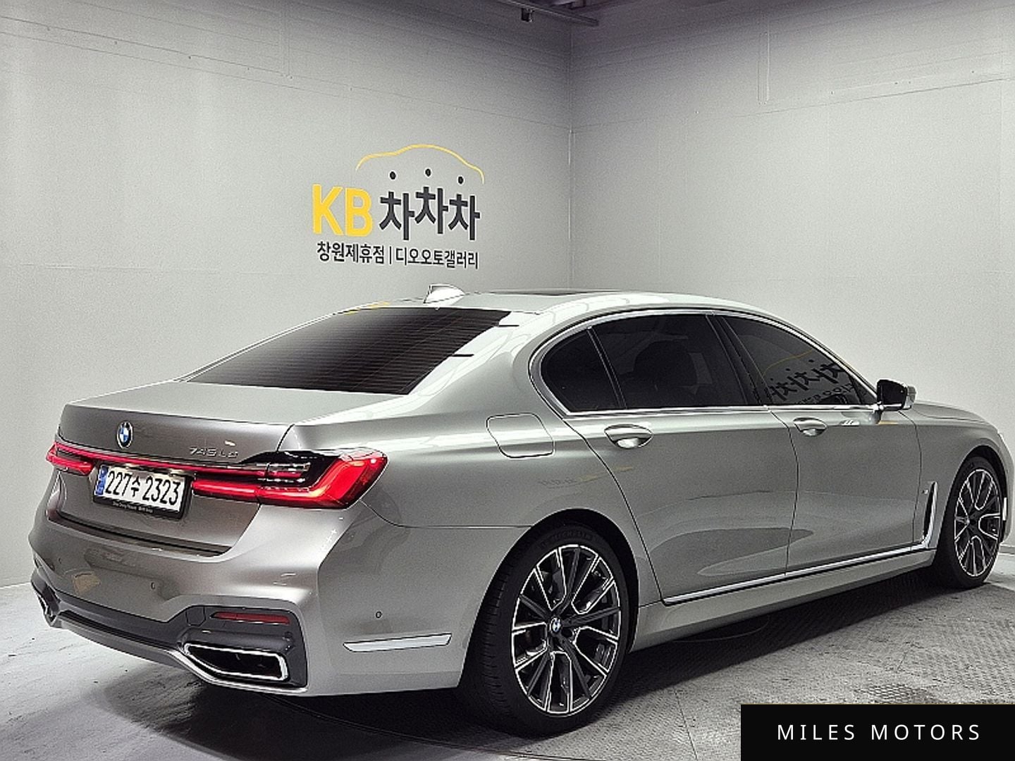 BMW 7 Series (G11) 2021 — миниатюра 2