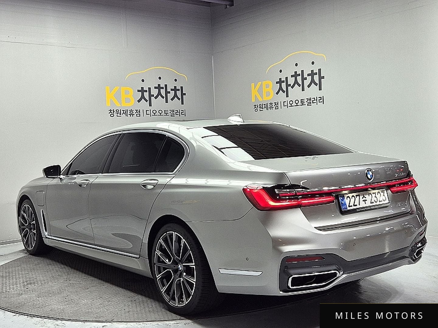 BMW 7 Series (G11) 2021 — миниатюра 6