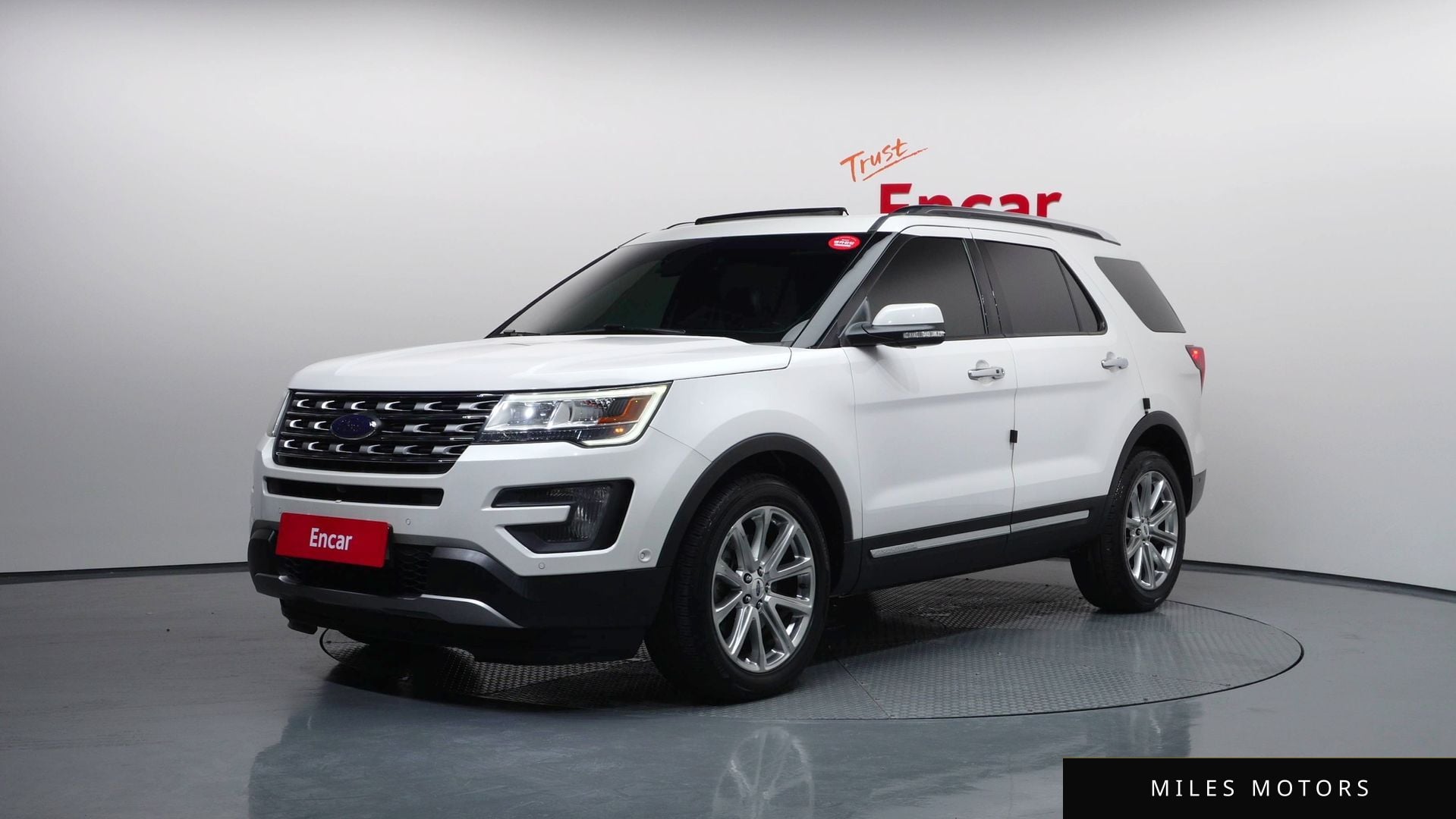 Ford Explorer 2016 — фото 1 из 12