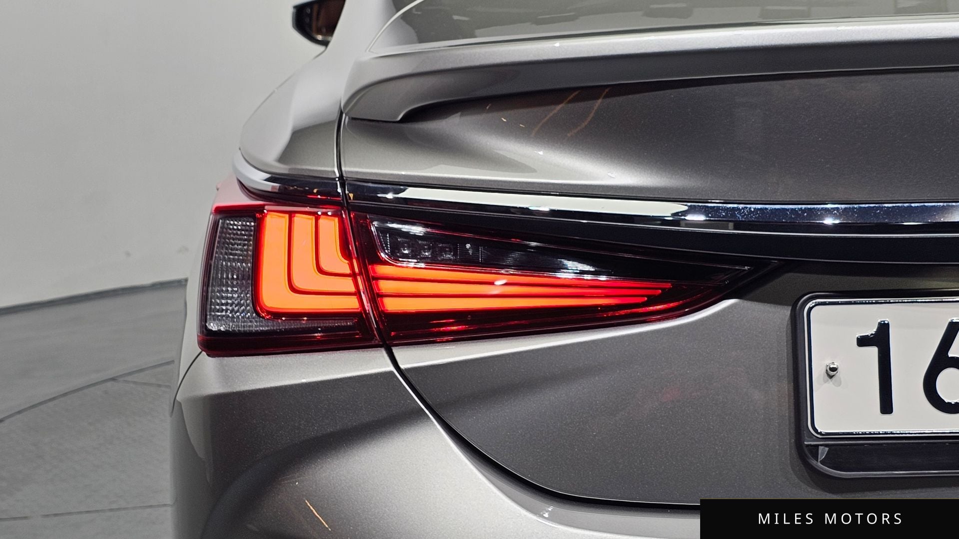 Лексус ES300h 2024 — миниатюра 9