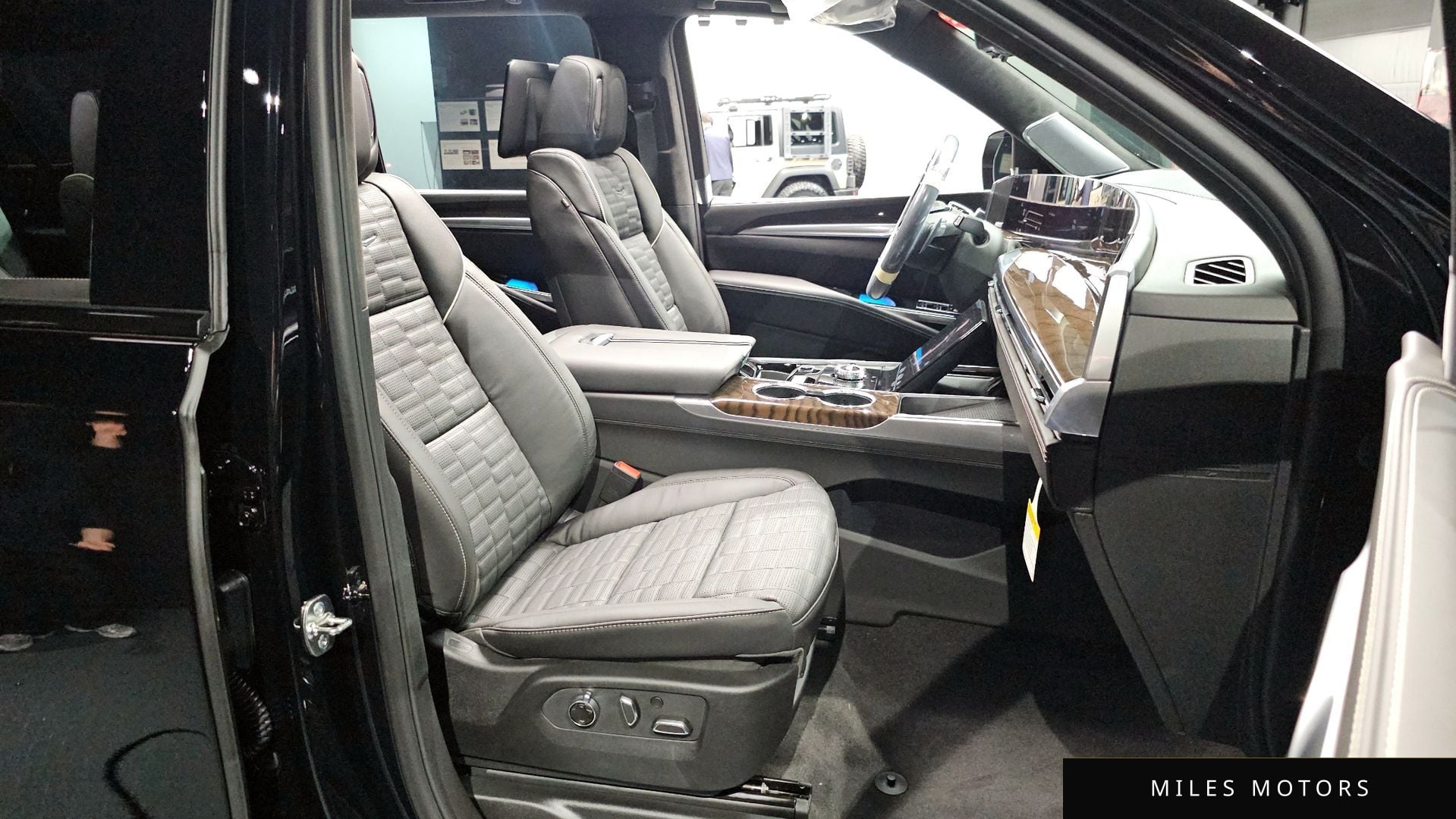 Cadillac Escalade 2026 — миниатюра 12