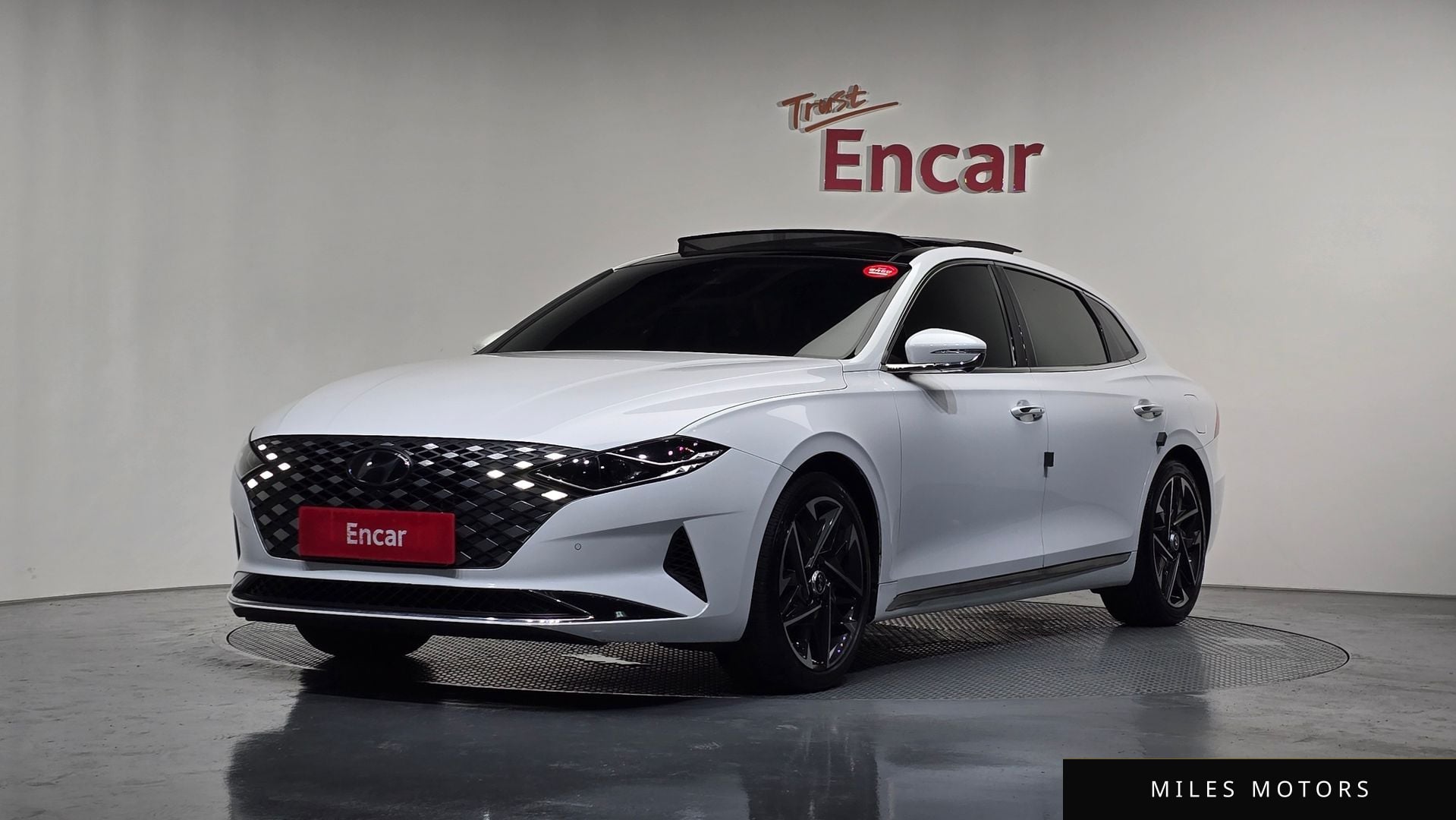 Hyundai Grandeur 2023 — фото 1 из 12